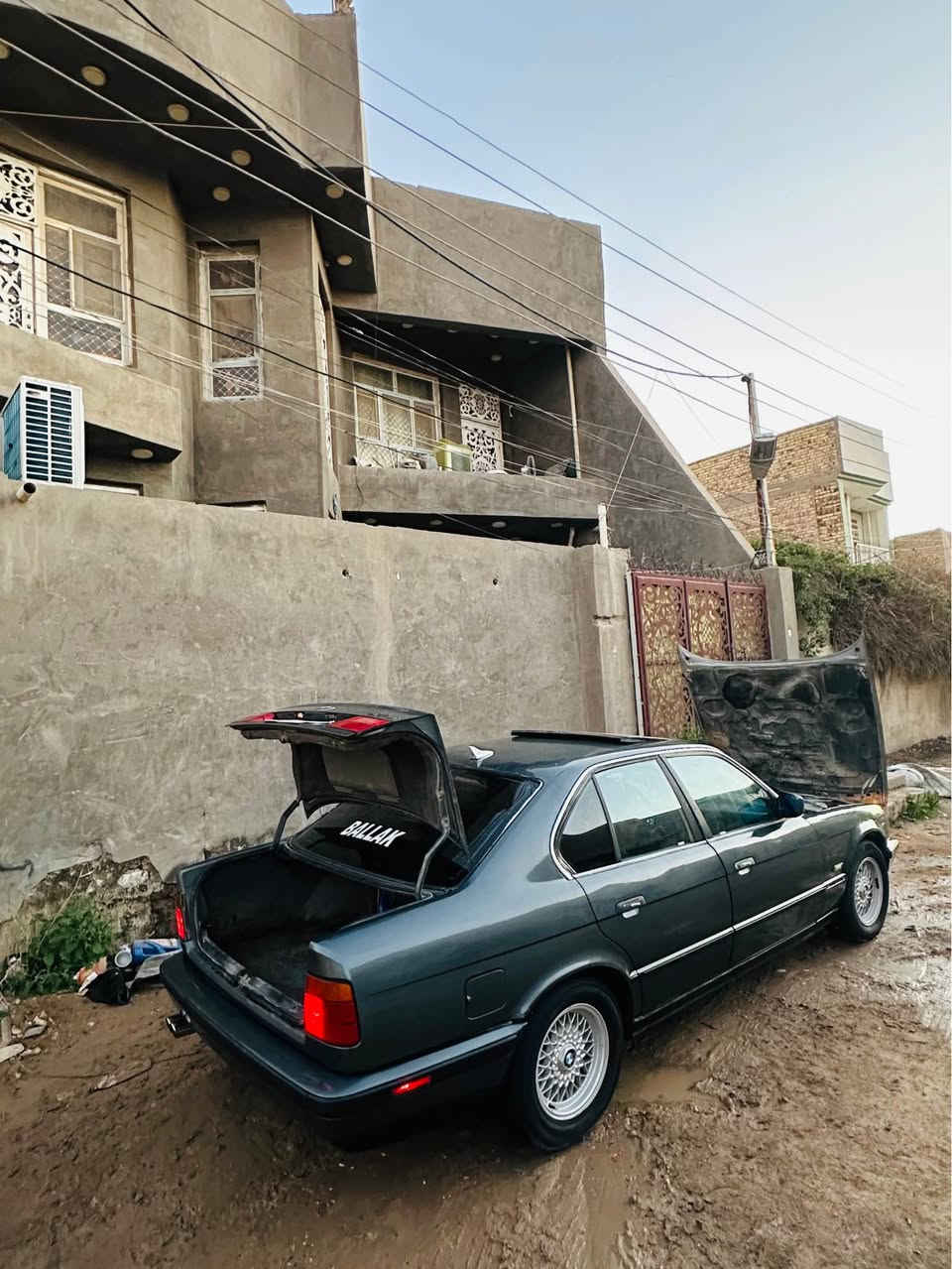 سلام عليكم 
بي ام 535 كير عادي
مكينه مفتوح 35 جديده مال حاويه
رقم بغداد مشروع وطني شرط عقد مروري
حداديه امامي خلفي جديد
تخم تاير جديد 
منضومه بانزين كلهه جديده 
سستم سماعات ودمام كلش عالي
السياره شلعتهه تشك الكاع وترايك شرط 200
صبغ جديد داخله نضيف
السياره معمره كله جديده ماناقصهه برغي
فتحه شغاله جام كهرباء 
كهربائياته كله شغاله مابيهه كلوب طافي
السعر 40 وبيهه مجال حك الجيه فقط والسياره احلى من الصور مكاني حله حي العسكري *********** حلة, بابل
