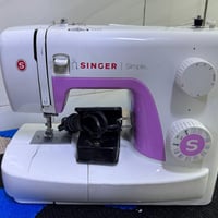 مكينة سنكر بآلة اوربي خياط وزكزاك نظيفة جدا 07733987257