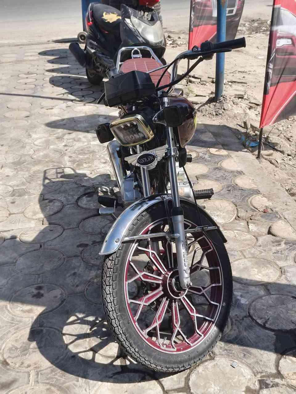 سلام وعليكم سونك 2024 محرك 200cc دراجه نضيفه كهربائيات شغاله نكرة سلف
650 وبيها مجال قليل
بلديات شارع القدس مقابل مطعم بيك جكن
***********
