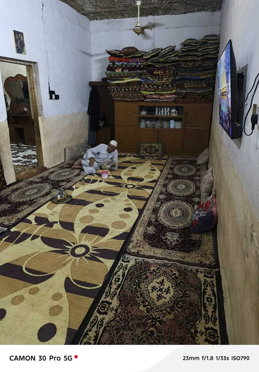 السلام عليكم بيت 200 متر بدايه شارع الحوزه يوم سعيدين المطار الجديد السعر 70 مليون وبي مجال غرفتين غرفتين وصاله واستقبال الغرفه الوحده ست امتار والصاله من امتار والاستقبال من امتار والمطبخ خمسه باربعه مكشوفات اثنين تخاريج داخليه وخارجيه فقط ما ملبوخه السقوف والارضيه صبابه الاتصال على الرقم السعر 70 مليون وبه مجال***********
