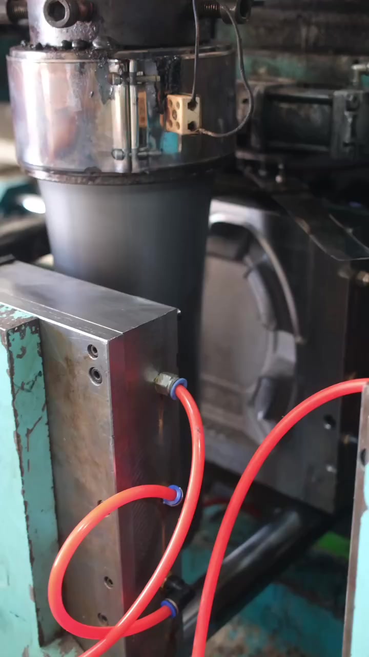 عربي/كوردي…

• دەبەیەکی 4 لیتری بۆ ڕۆنی ئوتومبيل.
• دەبەیەکی 5 لیتری بۆ پاککەرەوەی جلشۆر.

•  عبوة بحجم 4 لتر مخصصة لزيوت السيارات.
• عبوة بحجم 5 لتر مخصصة لسائل غسيل الملابس..


**إذا كنت صاحب هذا الإعلان وتريد حذفه لأي سبب، رجاءا أرسل رسالة إلى الدعم الفني**