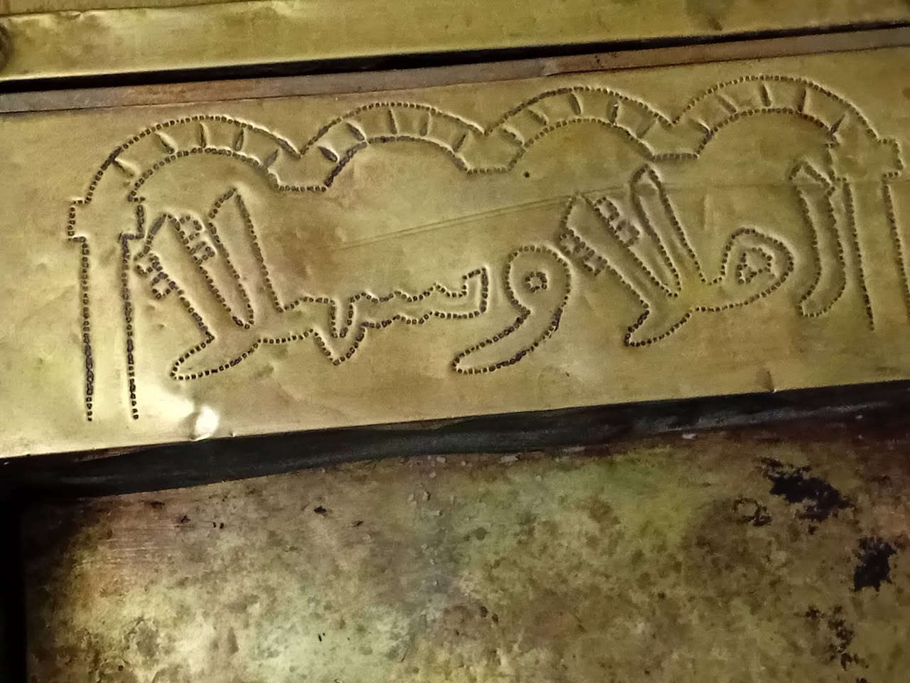 منقل نحاس وزن ثقيل ٩٠في ٥٠سم حفريدوي قديم ٠٧٩٥٢٦٩٧٤٠


**إذا كنت صاحب هذا الإعلان وتريد حذفه لأي سبب، رجاءا أرسل رسالة إلى الدعم الفني**