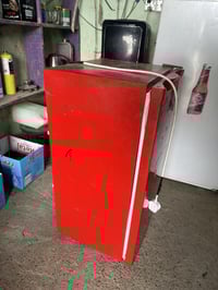 ثلاجه 6قدم  نضيفه وما مصلحه سعره 75 07813810613