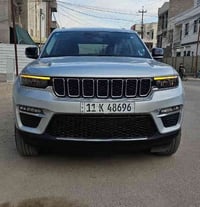 جيب كراند شيروكي لمتدد 3انظمه 2024 ماشيه ٣٣ الف كيلو  3شاشات  رادار جا...