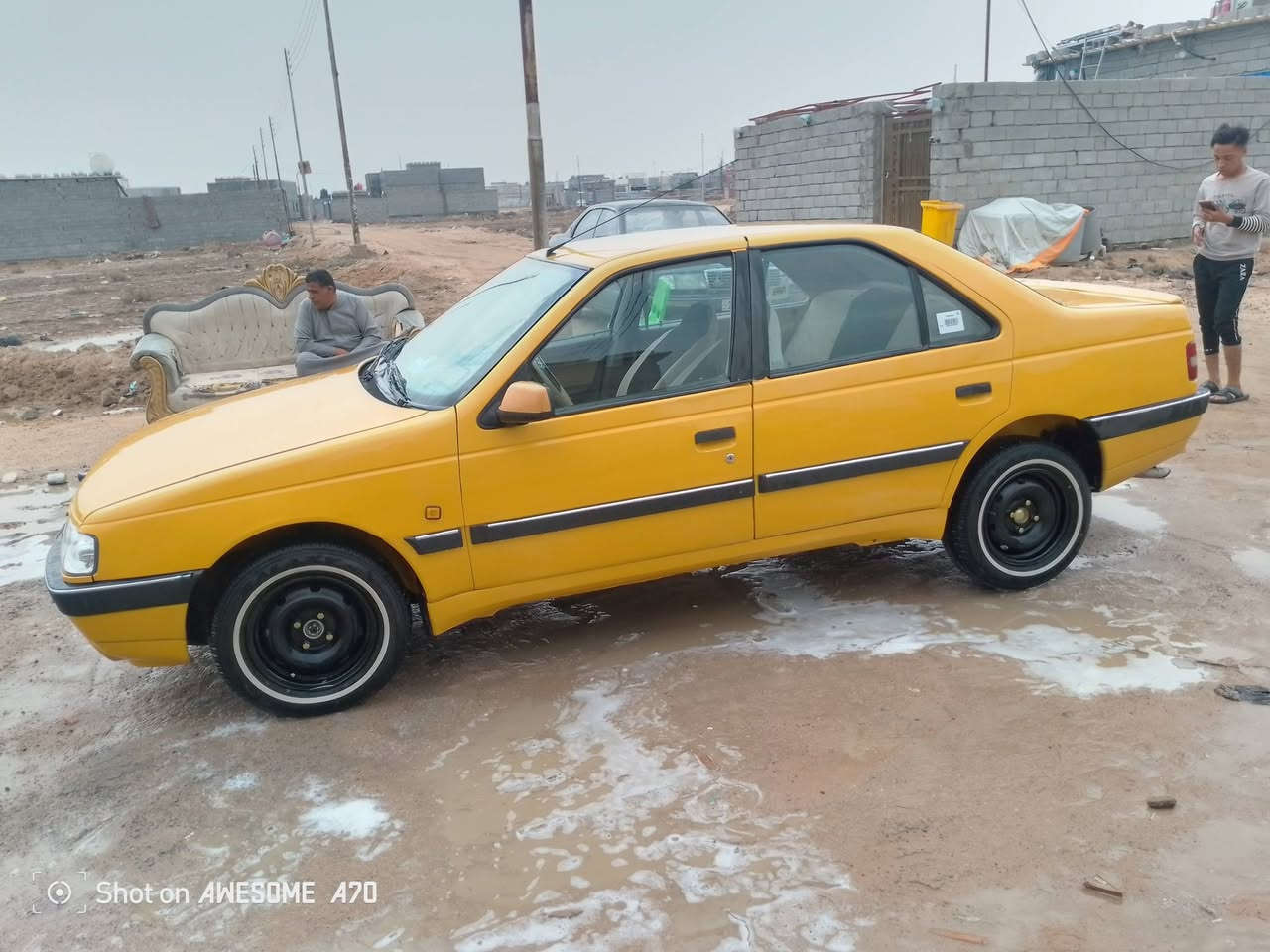 سلام عليكم 405 للبيع مديل 16 كفاله من لضربه راعيهه يريد مداور السعر 45 وبيهه مجال علمن لسياره بيهه رشات صبق العنوان البصره ابي الخصيب ***********
