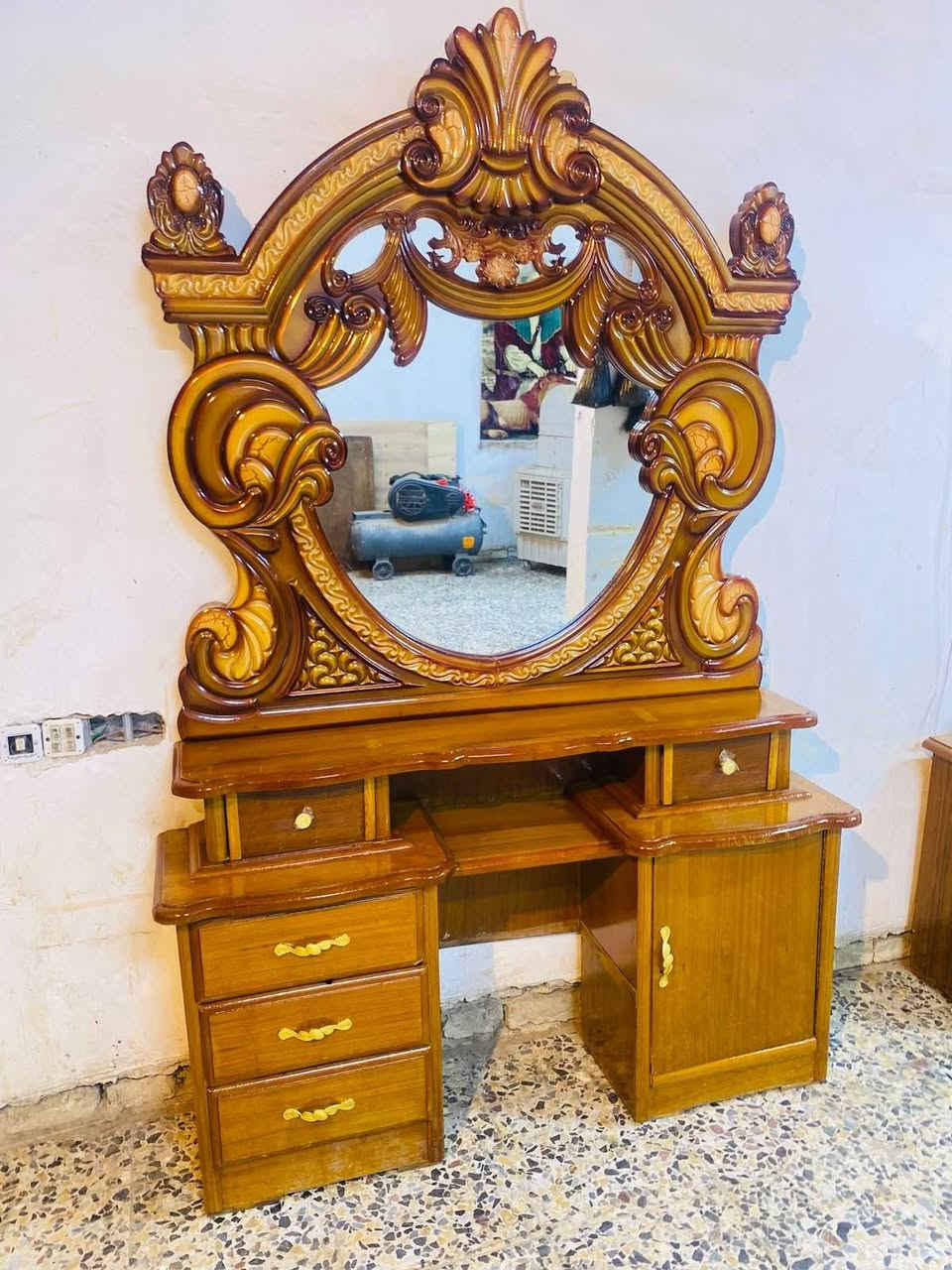 السلام عليكم 
غرفه صاج عࢪاقي مستخدام 
غرفه6/ابواب 📌
السعر 650
نضافه 80/💯 
معا نقل فقط داخل بغداد 
واتساب ***********
