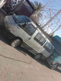 كيا بستا للبيع مصفره هيا وغرامات رقم صدامي  07817749371 وياها خط مدرسه...