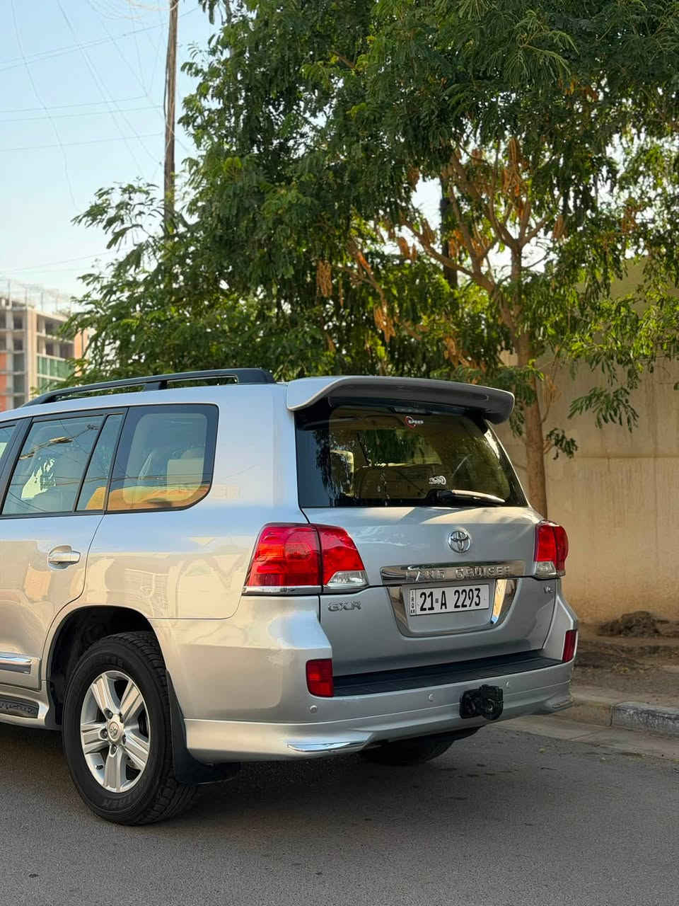لاندكروز بريم 2013 مكفولة اصل باسمي للبيع
السعر 325 وبيها مجال
محرك وكير وصدر وتايرات وتبريد مكفولات جدد 
مكفولة من الصبغ والتبديل بيها فقط 4 أصابع بارد 
السيارة GXR 6 سلندر محرك 4000 
معتني بيها جدا ( دهن اكسادوا - بانزين سوبر - صيانة كاملة للسيارة من كلشي حتى للطفاية ) 
السيارة بريم ام الطفاية - كشن 3 حركات - زراك لايت - ومواصفات الفول ال Gxr 

رقم مميز رباعي  ب اسمي وهزه وفحص جديد 

حجر البيئة بلادي - تخم تايرات اصلي جديد - سبير الشركة ما نازل - كل العده الأصلية موجودة - بصمات الاحتياطية - 

مسويلها صيانة كاملة ( زيوت وفلاتر ومنضومة احتراق وجاهزه من كلشي ) 

ملاحضة السيارة بيه بداية جراد بسيط يم السلايد 
مكاني بغداد المنصور لاستفسار: 
*********** 
***********
