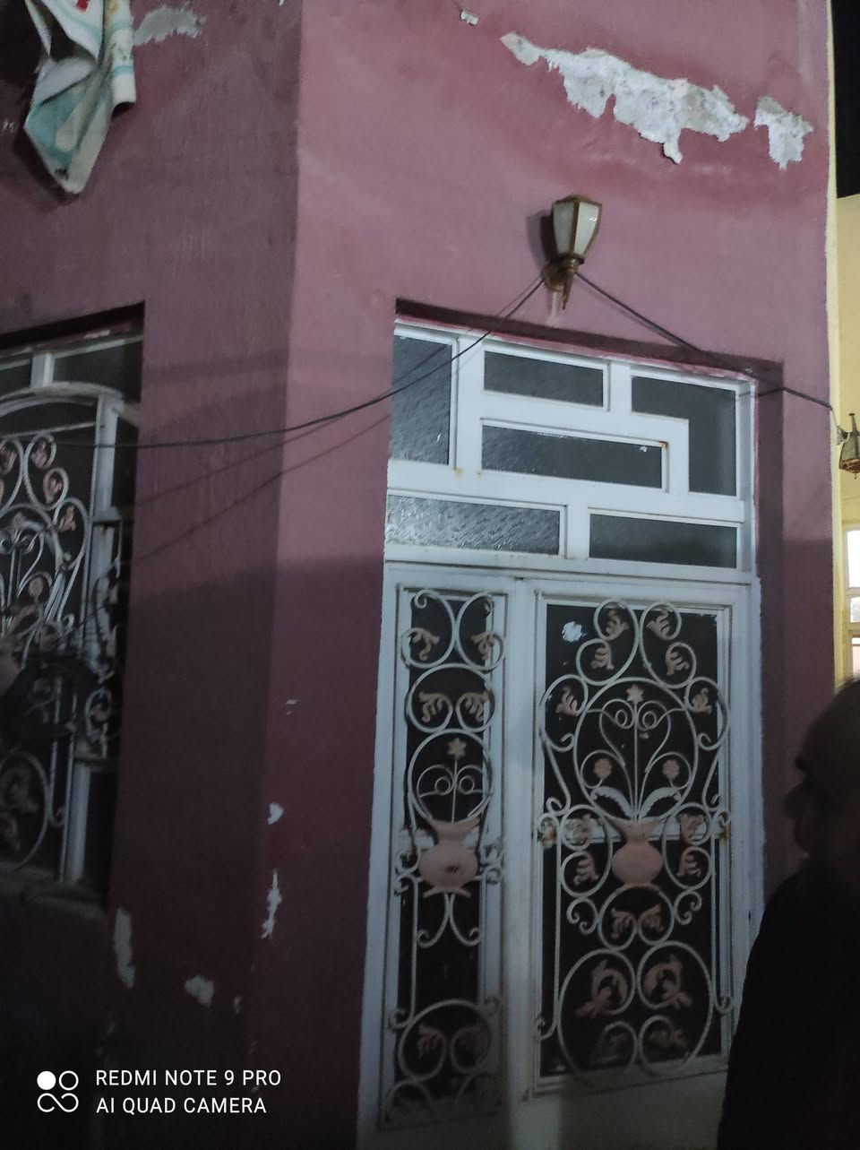 السلام عليكم بيت رهن غرفه نوم وصاله ومطبخ واستقبل وحمام داخلي وخارجي 20مليون للاستفسار ***********
