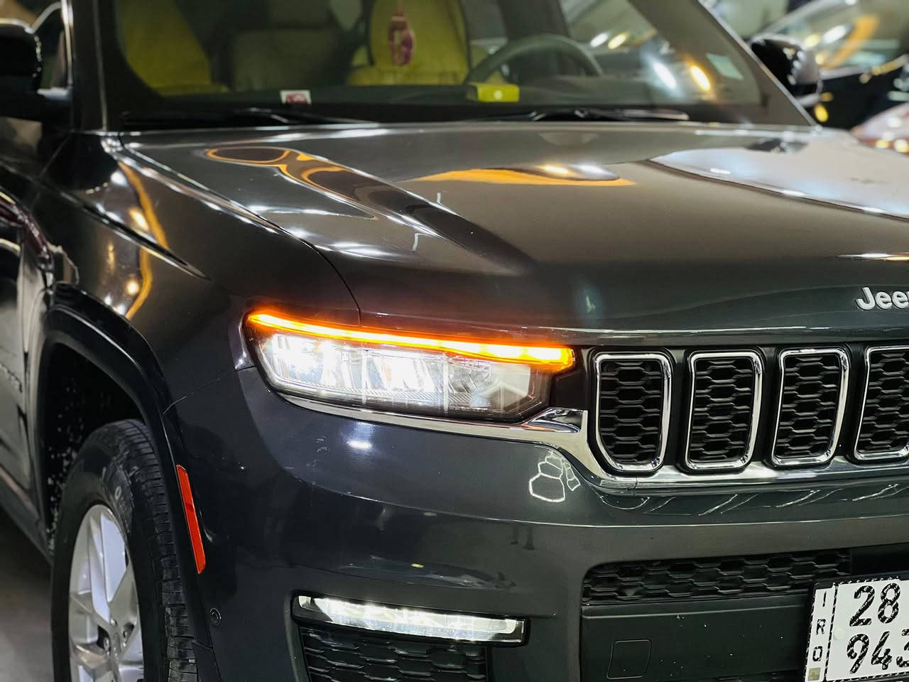 السلام عليكم اول شي نذكر رسول الله وأل بيته.
السياره جيب شيروكي وارد امريكي .
الوان: نيلي طافي.
محرك السياره : 3600.
السياره رقمه شهداء نجف .
عداد المسافه 81000ميل
موديل السياره2024.
حادثه : قطعتين فقط.
مواصفاتها. تحكمت استيرن قياده ذاتيه عداد تحديد السرعه  كامره ليليه شاشه كبيره .
 صاحب المعرض1 علي الكرعاوي.                                         صاحب المعرض2 مصطفى شعبان.                                      رقم المعرض:***********. سعر السياره 295
