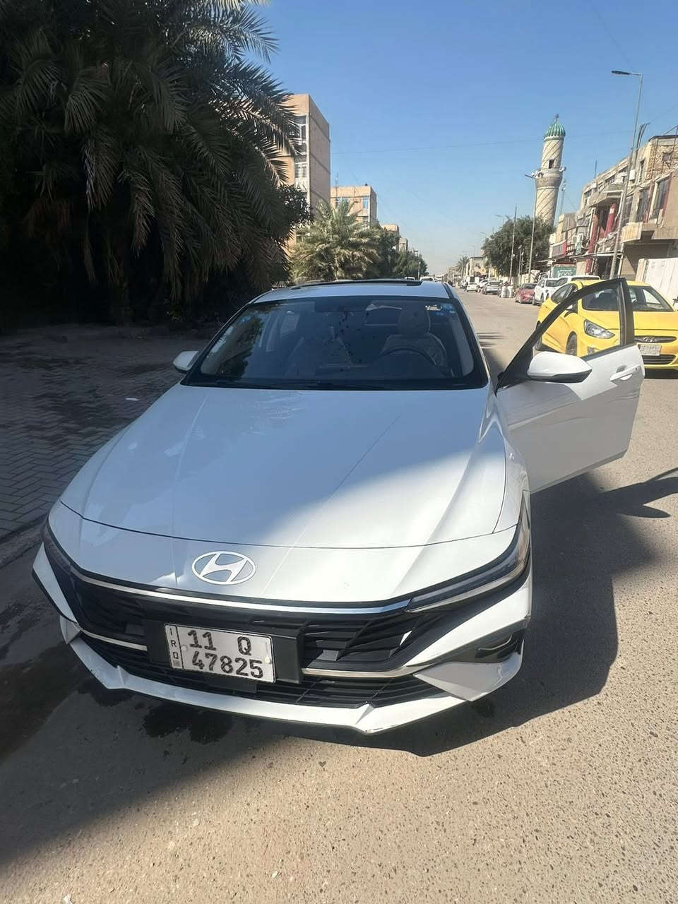 سلام عليكم
الانتره موديل ٢٤ 
مكفوله كفاله عامه خليجي 
ماشيه ٣٢ 
المواصفات 
فتحه سقف 
كروز سرعه 
تحكم ستيرن 
انضمه قياده 
سايد بريك دكمه 
لايت زنون عدسه 
عينه دتجتل 
تبريد قطعتين 
حساسات امامي + خلفي 
كشنات جلد داخل اسود 
تجي بحرك ١٥٠٠ 
شاشه ابل كار بلي 
تجي ب مواصفات ١/١ 
السعر ١٤٧ و بيها مجال حك جيه 
مكانها بغداد كراده 
الاستفسار ***********
