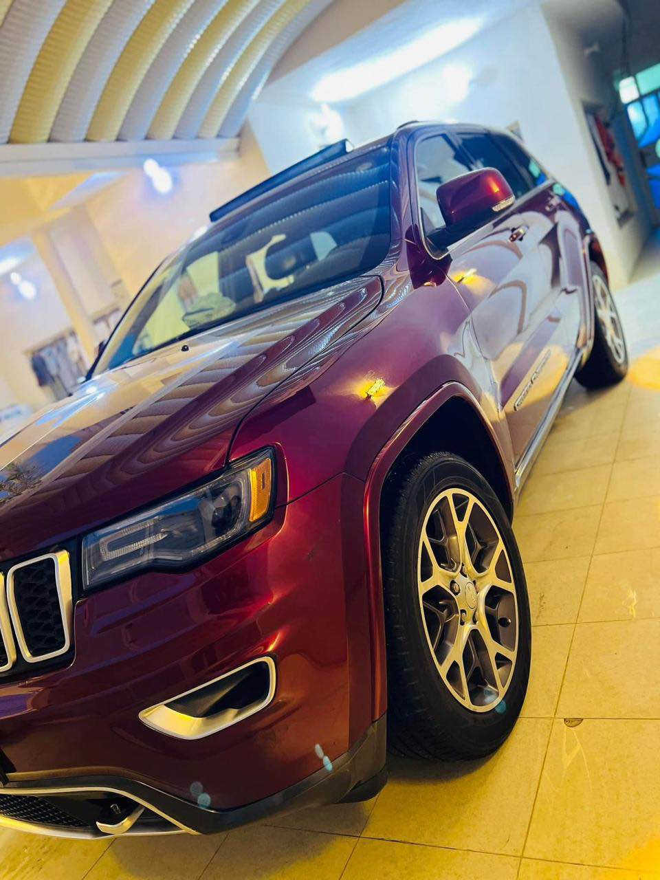 السلام عليكم 

جيب كراند شيروكي 2018 فول مواصفات كفاله كلين تايتل 
مكينه 3600/ بانوراما / بصمه / كراسي جلد / كشنات كهرباء / فور ويل / شاشه جبيره / كامره دواره / كشنات تدفئه / صندوف كهرباء / السياره بيها بعد هوايه مواصفات ماشيه 92 ميل السعر 250 $ وبيها مجال بسيط مكانها بغداد شارع فلسطين *********** بغداد, العراق
