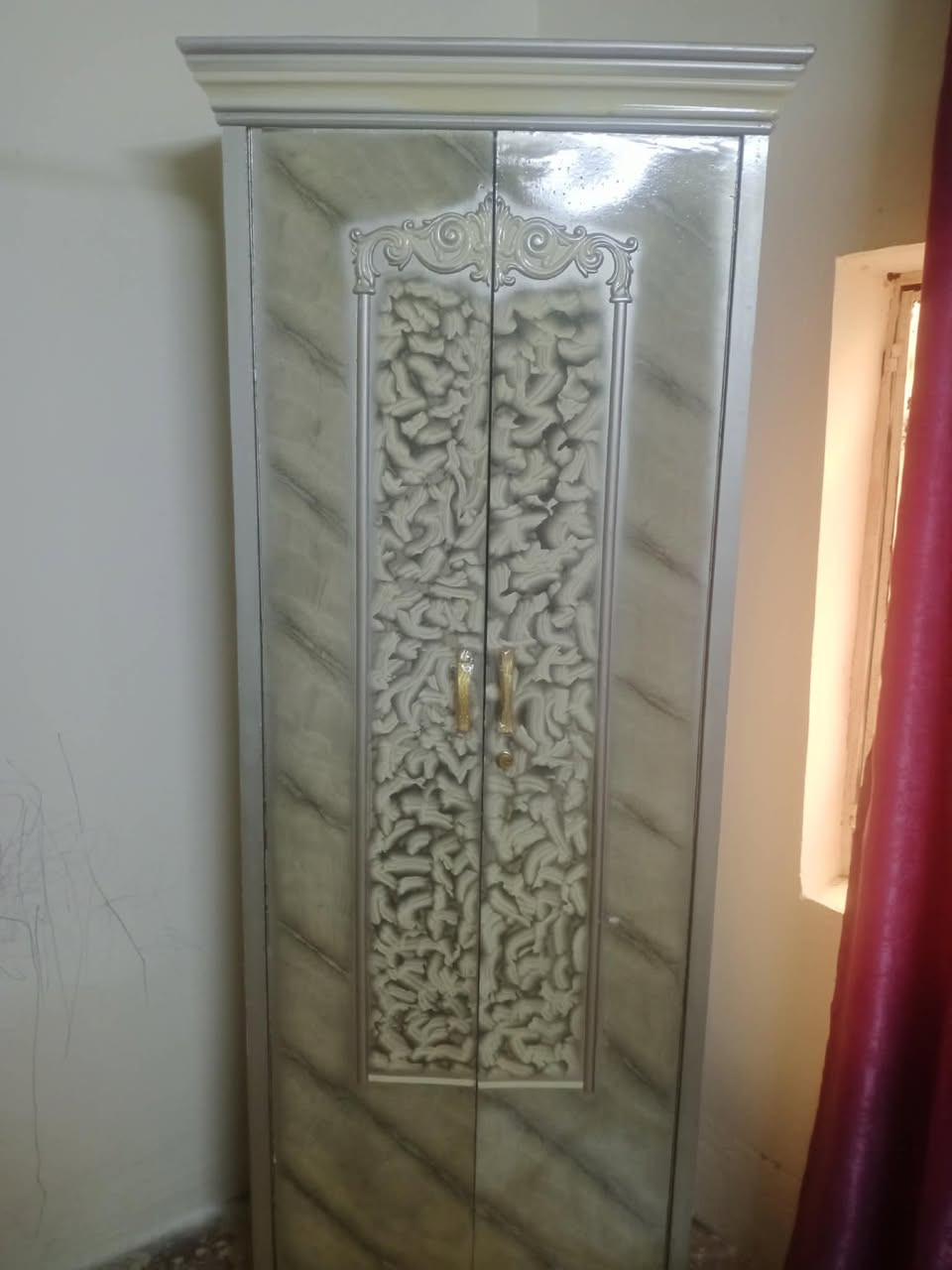 غرفه ضخمه 8 قطع للبيع مستعجل ع بيعتهه
سعر 500 قفل 
***********
