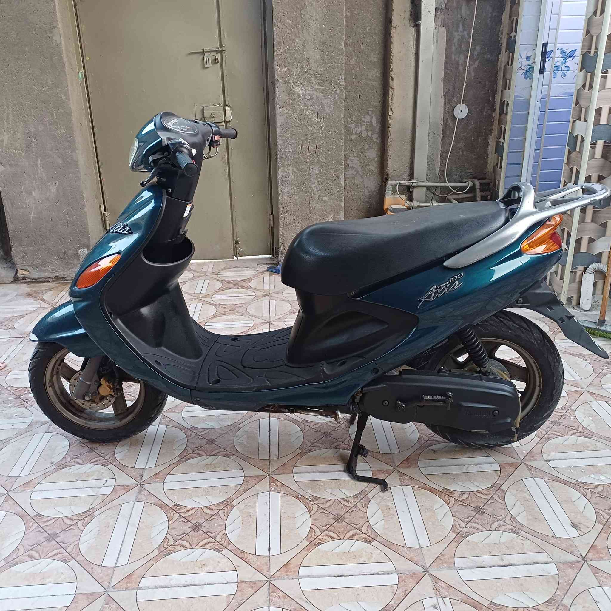 السلام عليكم دراجه اكزز حاويه ع وضع اليابان مكاني الرميثه *********** السعر مليون و٤٠٠ قفل دراجه ماشيه اقل ال ٤ الاف
