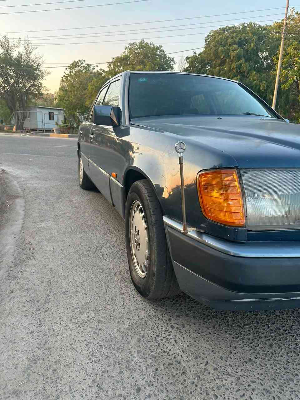 السلام عليكم ورحمة الله وبركاته 
بيع مستعجل 
مرسيدس Mercedes Benz W_124
موديل 1991 
مكينه بلاديه 300عنكبوت  مكينه بيه ضعف
كير كفاله جديد 
ماشيه 180 قابل للزياده 
رقم بغداد بسمي 
حداديه حلوه 
وكهربائيات كله شغاله
غرفه جلد جديده 
تبريد شغال
بدون حادث 
بدون خياسات 
سياره جاهزه بل عافيه ع ياخذه 
السعر 41 قفل 
العنوان كربلاء 
 ‭***********
