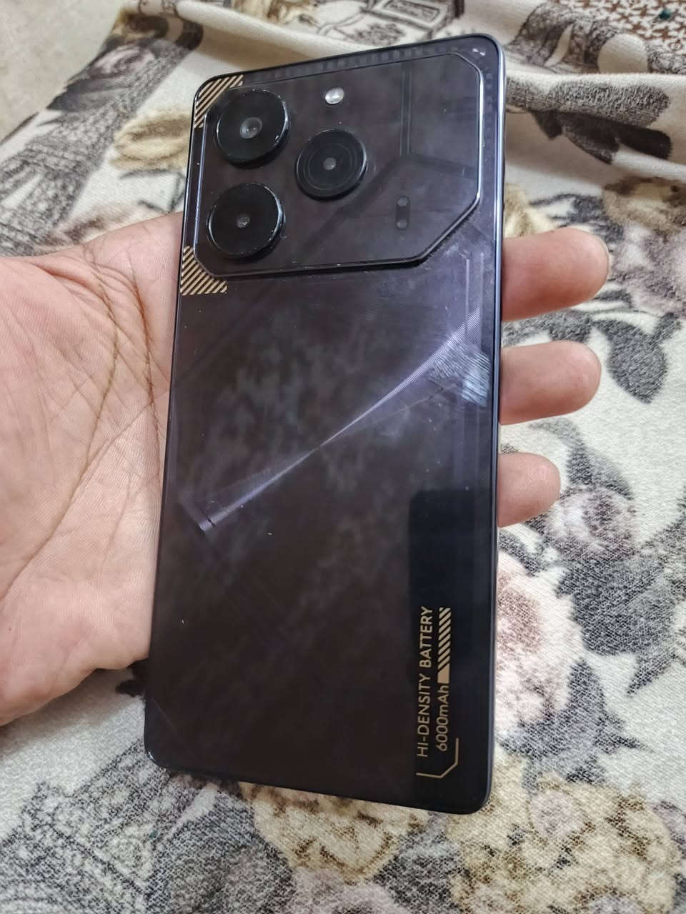 مكلفة رقم راعية اتصل فقط ‏‪***********‬‏ سعر 160
Tecno Pova 6 Pro5G
تكنو بوفا 6 برو,5G
المواصفات :
الشاشة : Amoled هرتز 120
الرام : 24
الذاكرة : 256
الكاميرا : 108
Dimensity 6080 : المعالج
البطارية : 6,000 يدعم الشحن السريع 70 واط
اضائة led خلفية
 بدون ملحقات فقط الجهاز
