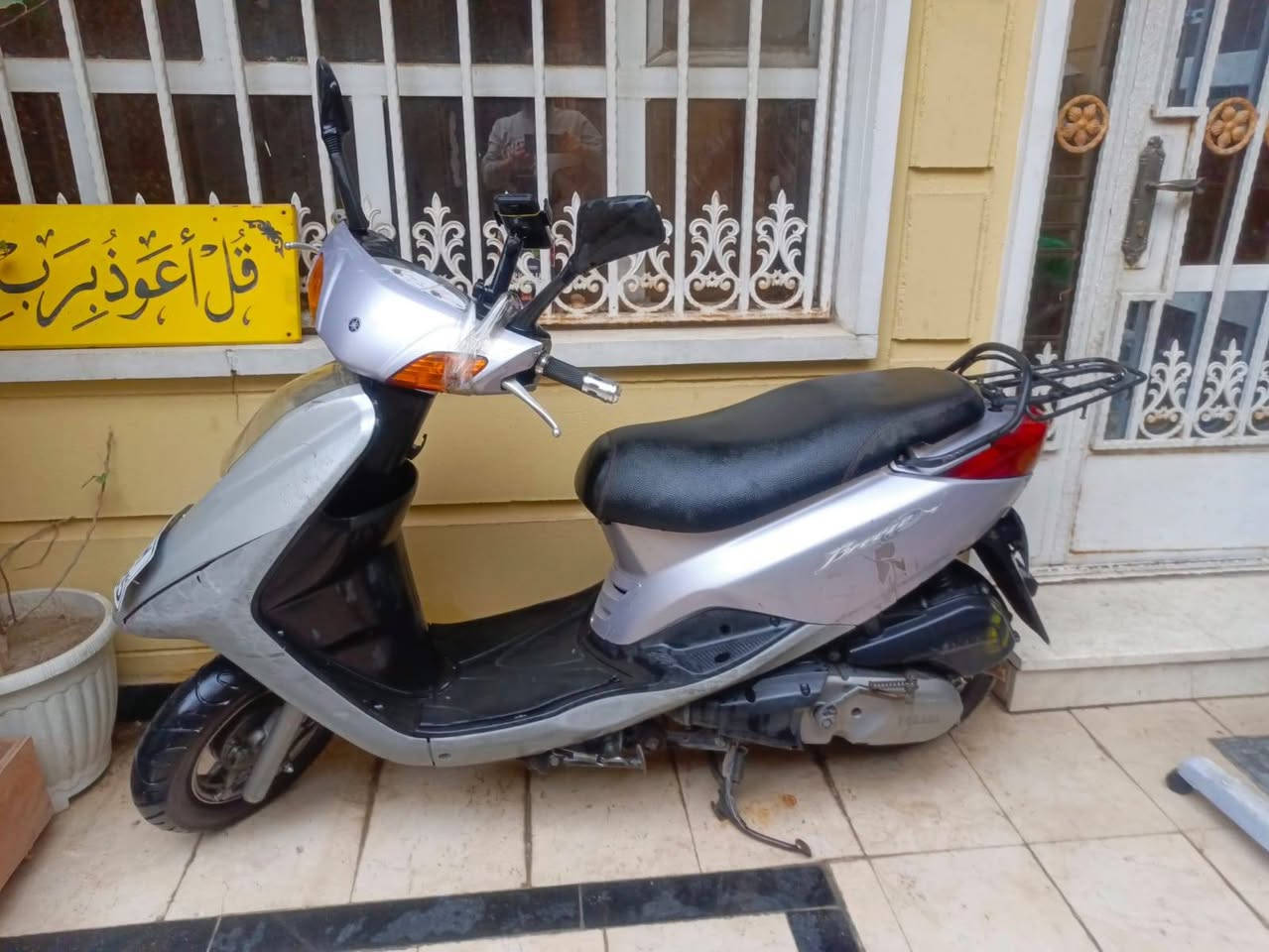 السلام عليكم دراجه بريز نوزل جديده مكفوله من ناحيت المحرك والكهربايات تايرات جدد ماناقصه اي شي الدراجه مرقمه بغداد انكليزي يعني تحويل ثاني يوم السعر ١٦ ورقه بيه مجال قليل عنوان بغداد شارع المغرب هاتف ***********
