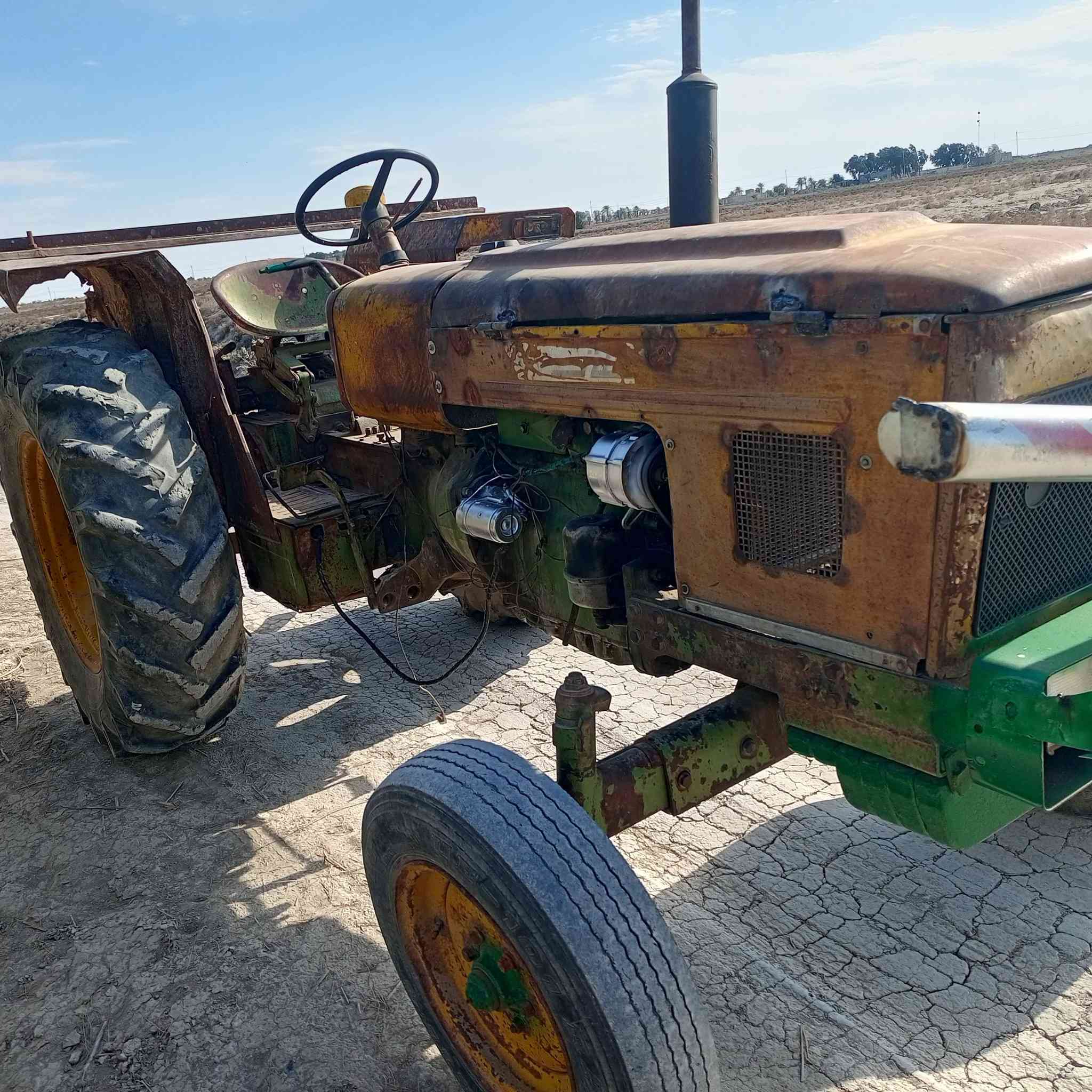 السلام عليكم للبيع موديل 1989مكينه خير من الله كير محرك اكسل جهاز رفع (هايدروليك) بم توني مجفته ***********
