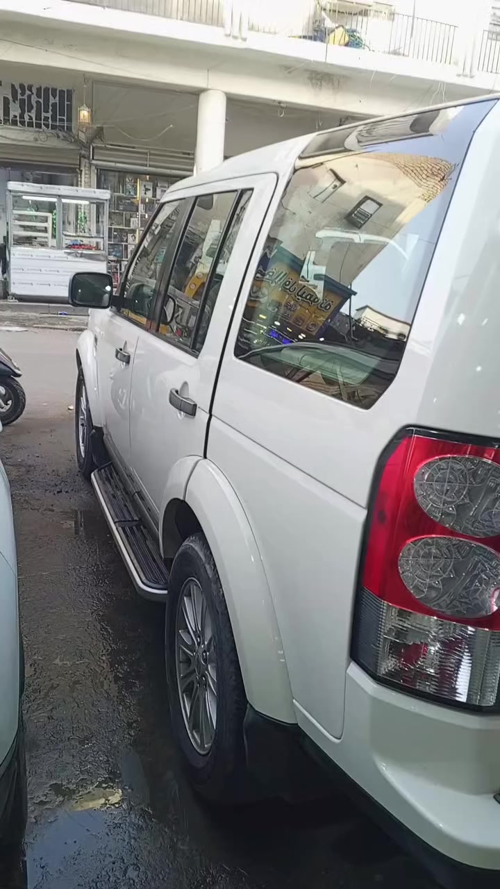 السلام عليكم
رانج لاندوفر شركه سردار
مكفوله من الدعامية الدعامية اي صبغ مابيها 
مكينه 6 سلندر 
مكفول برغي ما مفتوح 
حساسات امامي وخلفي كامرة خلفي 
رافع غازي من تشغل السيارة ترفع نفسها 
تحكم صعود جبلي ومكانات مرتفعة 
تحكم قيادة 
أوتوماتيك
3 فتحات بالقمارة
فول مواصفات 
كراسي كهربائي 
7 راكب الكرسي الخلفي تحكم صندوق أو كرسي 
سيارة اقتصادية بالبانزين رقم سليمانية تحويل مباشر 
سعر160 وبيها مجال للشراي 
عنواني بغداد الفضل 
التواصل عبر الرقم 
***********
