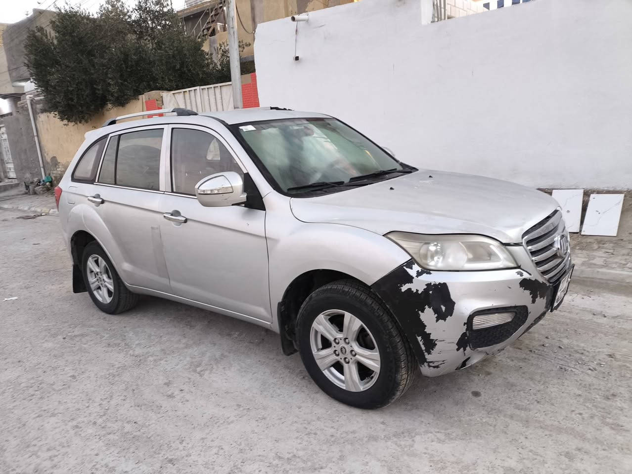 سلا عليكم للبيع ليفان x60 2016 سياره كفاله عامه ماشيه 116 حقيقي مكينه كير جدد تبريد شغال تتدفه شغاله شاشه كامره كشنات جلد تحكم بلمري سنتر لوك شغال حداديه جديده تخم تاير جديد رقم ذي قار بسمي دولي  مكاني كوت سعره 62 وبيه مجال تحياتي ***********
