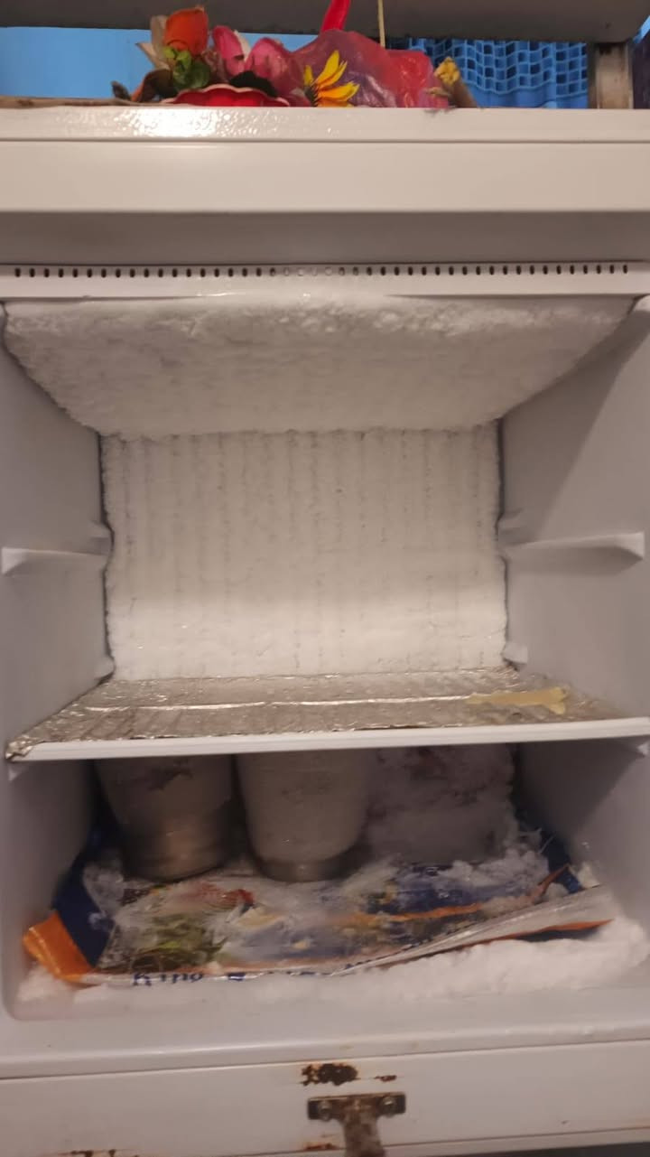 ثلاجات 2 ومجمدة نضيفات للبيع المكان المقدادية شهربان حي العسكري ***********

