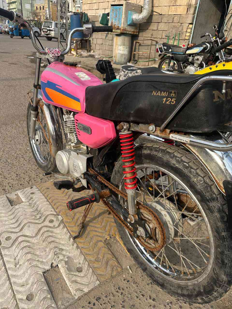 سلام عليكم ايراني نامه ادوات دراجه حلوا خير من الله سعر350وبيه مجال حك جيتك مكان  بصره كرمه علي *********** مستعجل على بيعته
