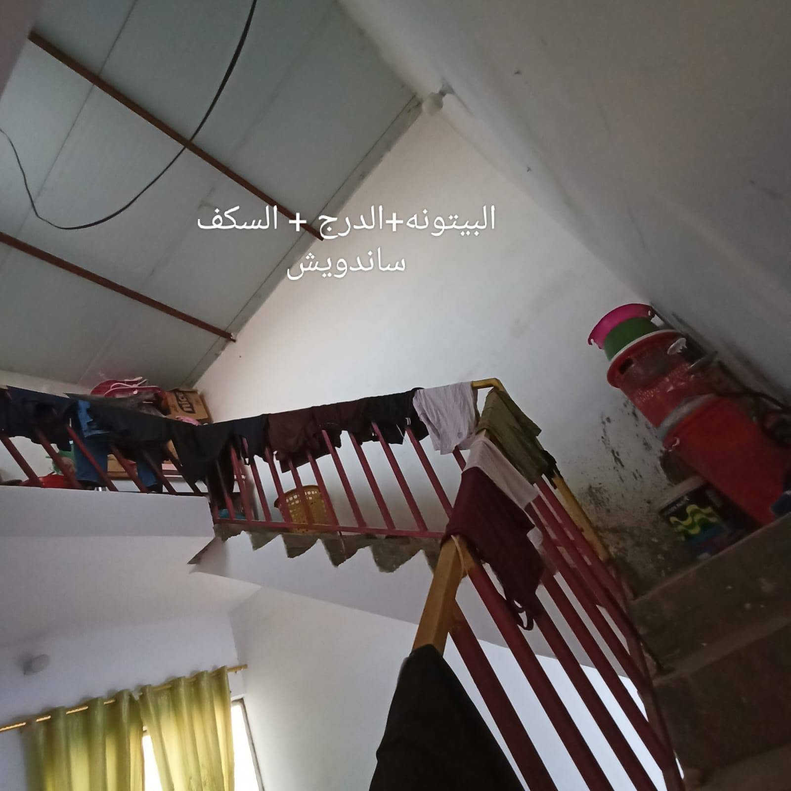 بيت في علوة زويني مساحة ١٢٠ متر طابقين يحتوي على ثلاث غرف نوم وصاله واستقبال وصيحات ٣ 
الاستفسار التواصل على هذا الرقم ***********
