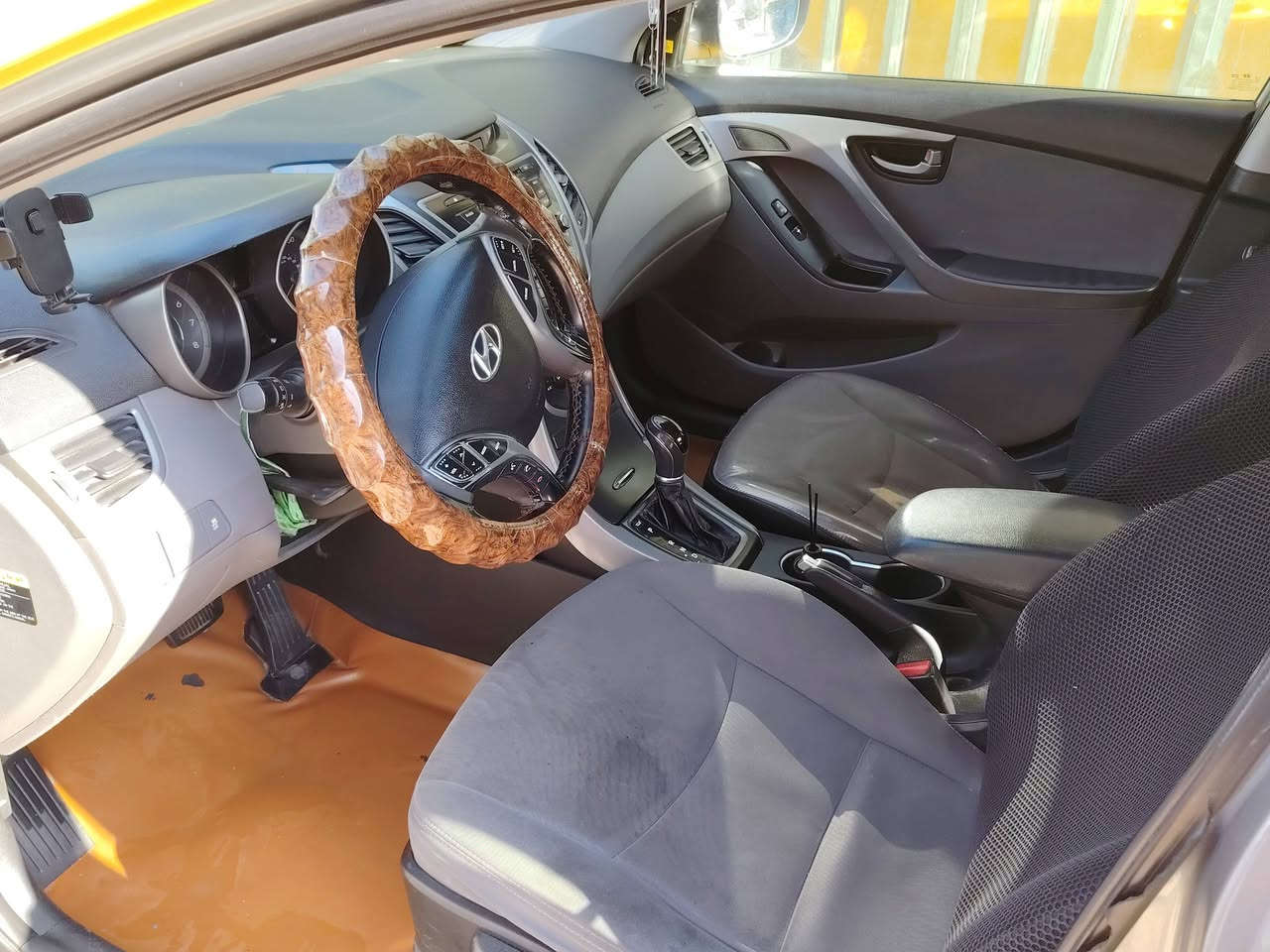 النترا موديل ١٥ امريكيه بسمي ماشيه ١٩٠ بدون ايرباك  حادثهه الجاملغ الأمامي شطح سعرهه ١١٥ بيهه مجال قليل
تخم تاير جديد مكانه بغداد العبيدي شهداء الثانيه
***********
