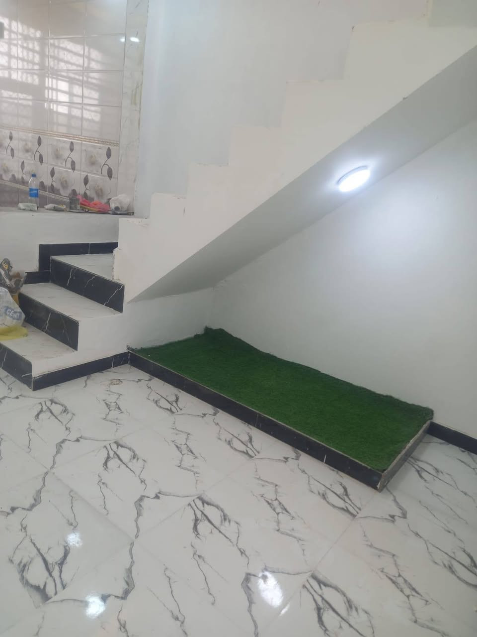 بيت للبيع  
بيت 100متر جديد بالكامل كافة الخدمات متوفره

الموقع؛ ملحق الغدير عمود 310

🏠موصفات البناء؛

◾بناء حديث ومتين

◾طابوق جمهوري +صب كونكريت +أرضيات بورسلين

البيت يحتوي على غرفه +صاله +مطبخ +استقبال

+صحيات داخل وخارج

📞للاستفسار  اتصل على *********** +  واتساب
