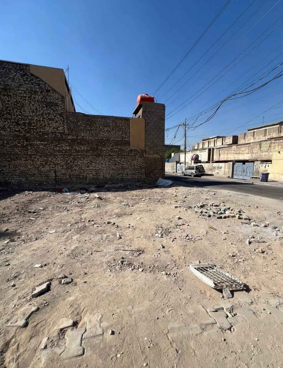 قطعة ارض ركن مساحه 80 بداية شارع المصرف للتواصل عل رقم ***********
