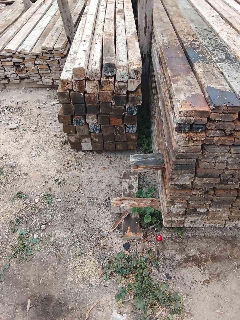 سلام عليكم غالب خشب للبيع مكعبين ونص اربعه ومكعب لوح ثلاثه مكعب سير ثلاثه مكعبين  مقاصير المجموع ست مكاعب اتصال برقم ***********
