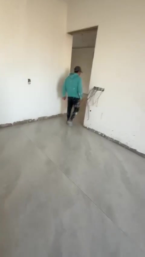 السلام عليكم خلفه لتطبيك الجدران والارضيه ماده أو اسمنت ***********
