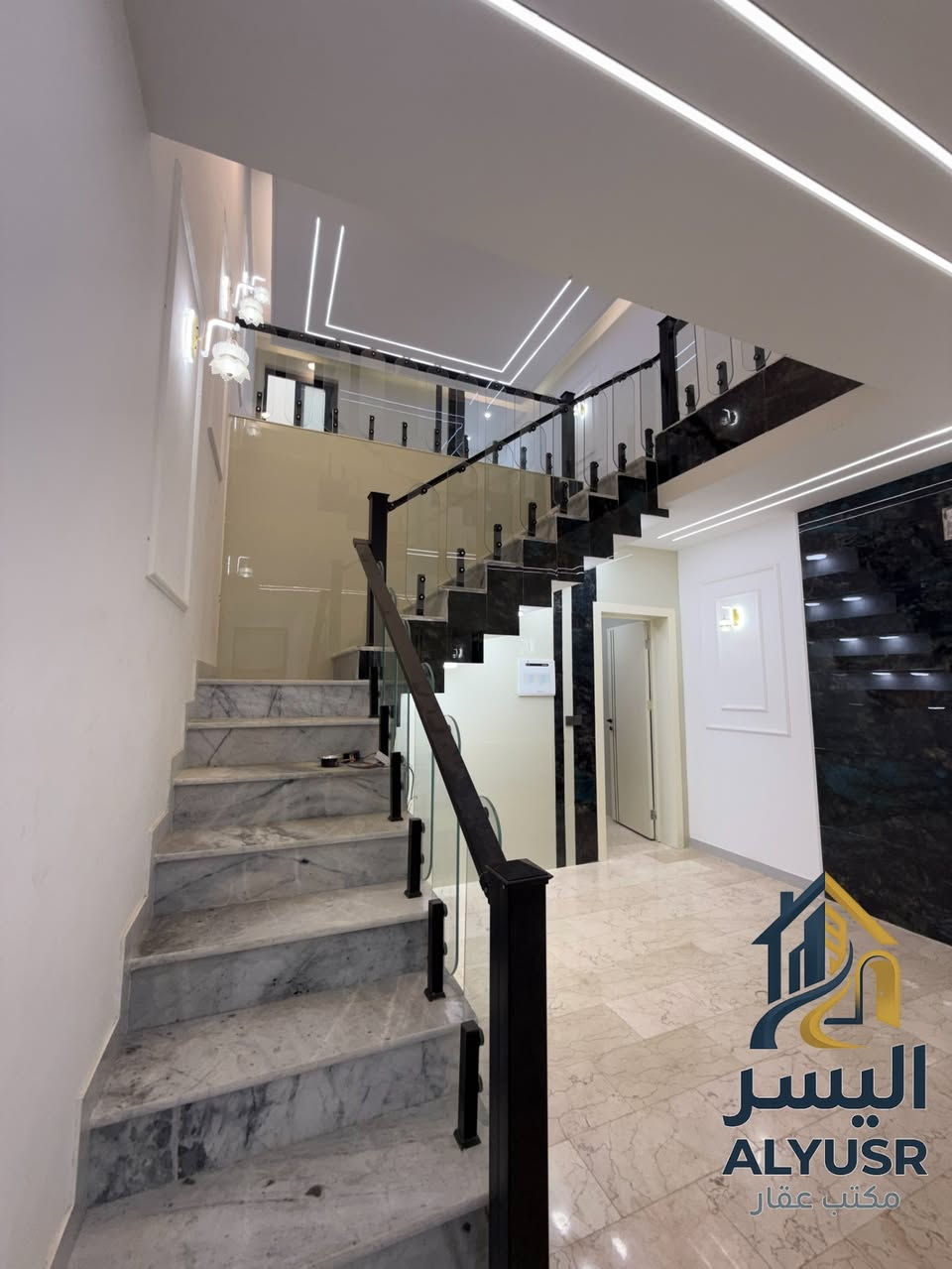 🏡 #دار_للبيع_حي_السلام 🏡

#بيت_للبيع_النجف_الأشرف

✨ فرصة مميزة للسكن والاستثمار ✨

دار حديثة البناء بتشطيب ملكي VIP وبأجمل التصاميم العصرية، جاهزة للسكن في واحدة من أرقى مناطق النجف.

📍 الموقع: حي السلام – خلف شارع أبو دجاج مباشرة
📐 المساحة: 100 متر مربع
🏠 البناء: طابقين
🌟 المنطقة راقية جداً ومخدومة بالكامل

🔹 تفاصيل الدار:

#الطابق_الأرضي
✔️ صالة استقبال واسعة
✔️ غرفة نوم
✔️ مطبخ حديث
✔️ مجمع صحيات
✔️ كراج سيارة

#الطابق_الثاني
✔️ 3 غرف نوم
✔️ صالة عائلية
✔️ مجمع صحيات
✔️ بلكونة بإطلالة جميلة

🔸 تشطيبات ملكية VIP
🔸 ديكورات حديثة وعصرية
🔸 مواد بناء ممتازة وشغل متقن
🔸 تصميم هندسي مميز واستغلال مثالي للمساحات

📞 للاستفسار والمعاينة:
☎️***********☎️

☎️***********☎️

📍 مكتب اليسر للعقارات والمقاولات العامة
النجف الأشرف – حي السلام – سايدين أبو دجاج – قرب حي الجامعة

🔥 لمعرفة السعر والتفاصيل الكاملة علق بـ (تم) أو راسلنا مباشرة.

#مكتب_اليسر_للعقارات_والمقاولات_العامة
#عقارات_النجف
#دار_للبيع
#حي_السلام
#النجف_الأشرف
#VIP
#استثما
