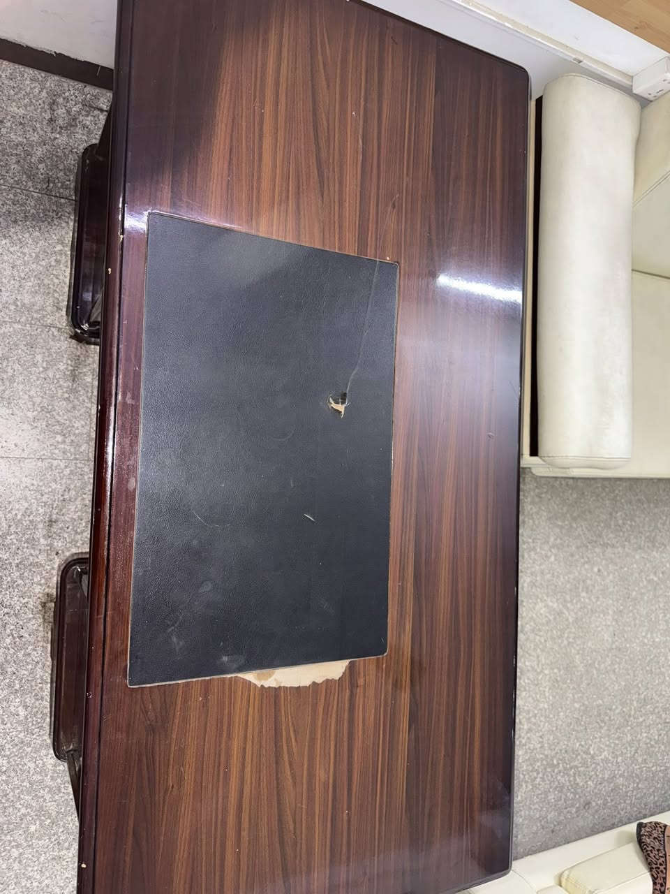 السلام عليكم
ميز مكتبي
الطول ١٤٠
العرض ٧٠ 
بي ٣ جرارات تعبانات يتصلحن
السعر ٦٠ الف وبي مجال للشراي

مكاني بغداد الغزالية
***********
اتصال مباشر او واتساب او ماسنجر
