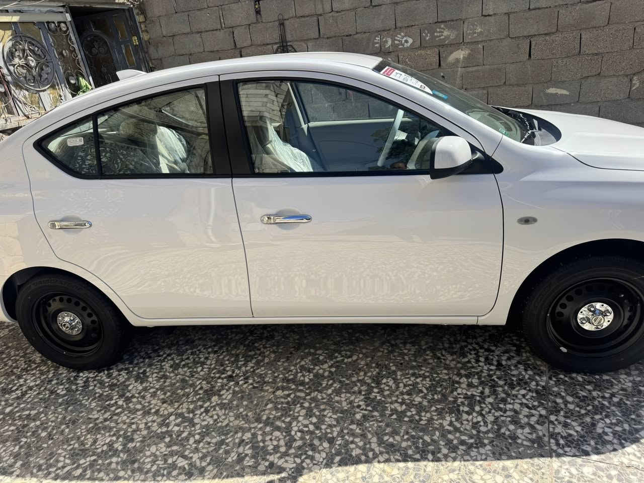 نيسان صني موديل 2024 ماشيه 7الف ونص السعر 120 اي استفسار هاذه رقمي ***********
