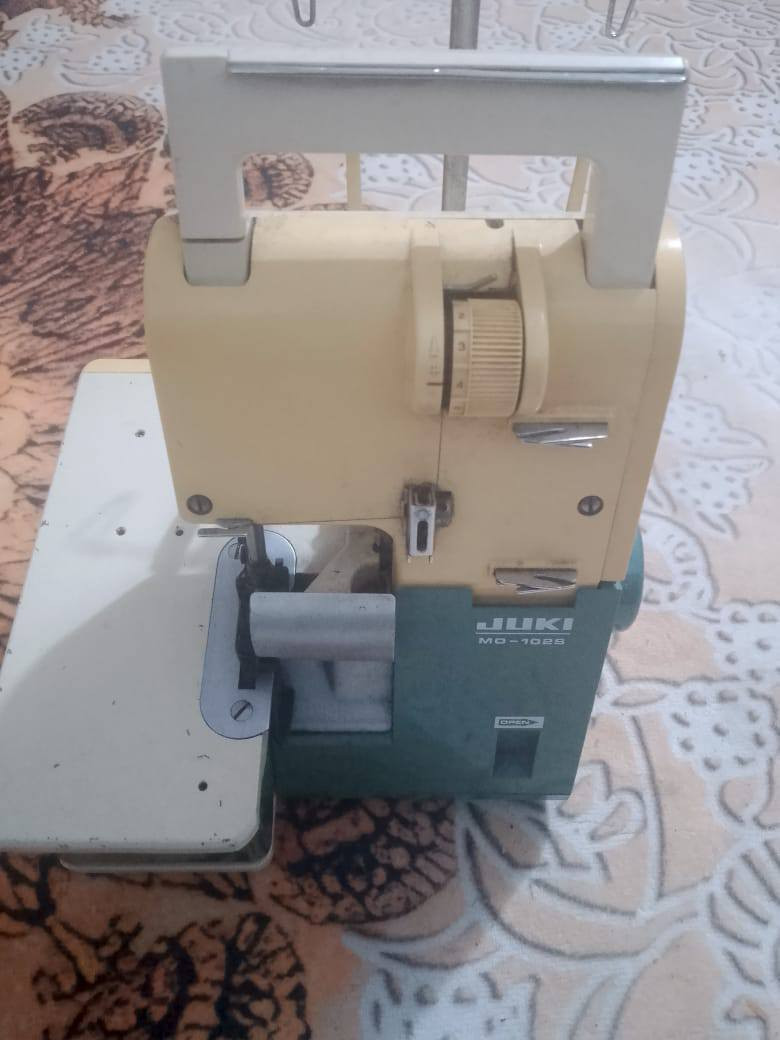 السلام عليكم مكينة اوبر للبيع نظيفة كاملة الاغراض للتواصل خاص او عالرقم ***********
