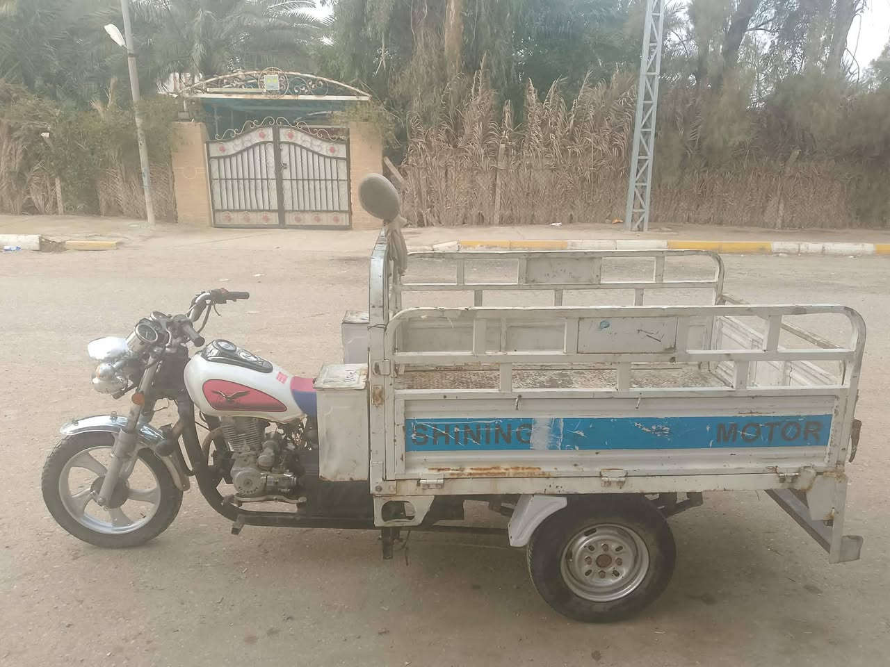 السلام عليكم ورحمه الله وبركاته ستوتة لبيع موديل 18 اوراق كاملة كهربائيات كلها شغالة ستوتة خير من اللة مضروبة باج بل ركبة السعر 800 وبيها مجال قليل حك الجية مكاني ديالى بعقوبة بهرز قرب جامع اسامة بن زيد رقم الهاتف ***********
