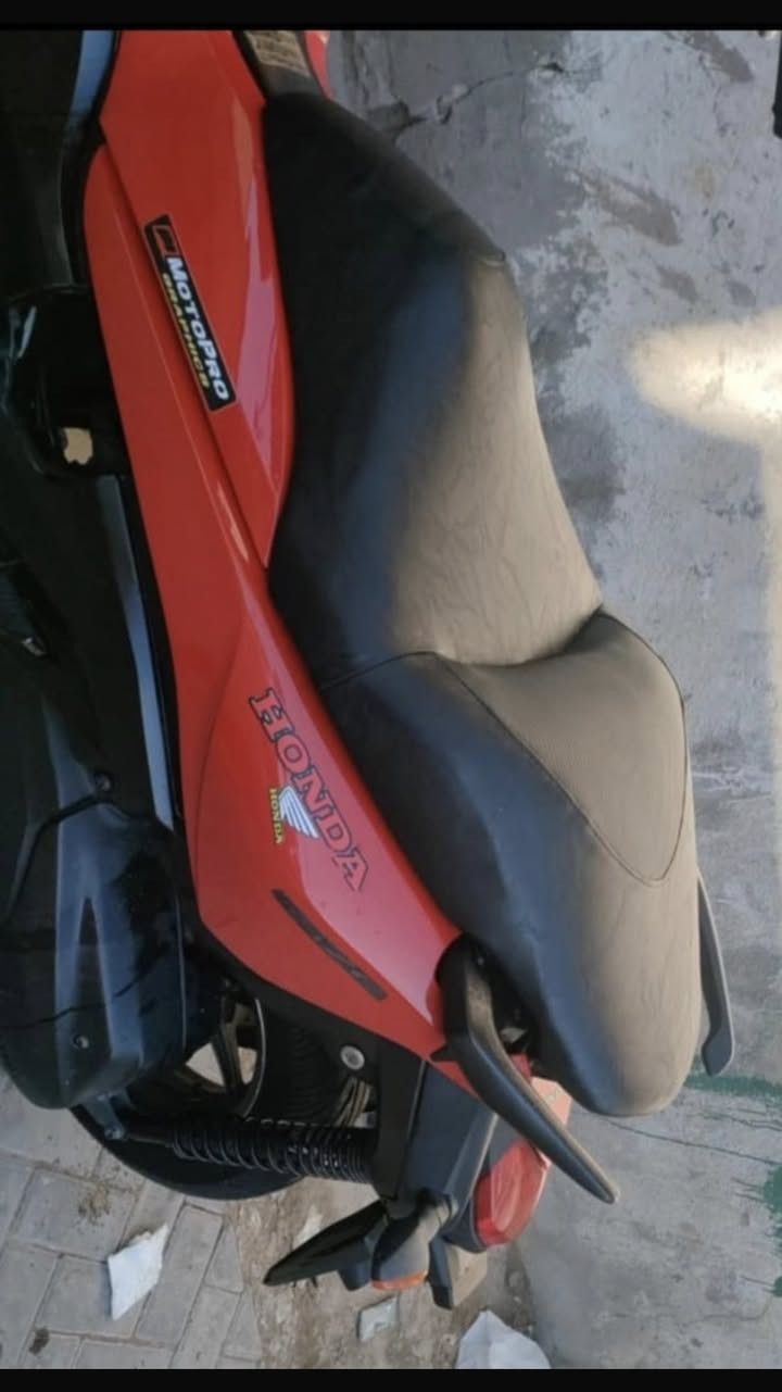 السلام عليكم 
دراجة فاز صفر 11 لبيع دراجة كل نقص مابيها جديده جديده حيل بغداد مدينة الصدر قطاع 17 السعر ميلون و300 وبيها مجال هاتف ☎️ ***********
