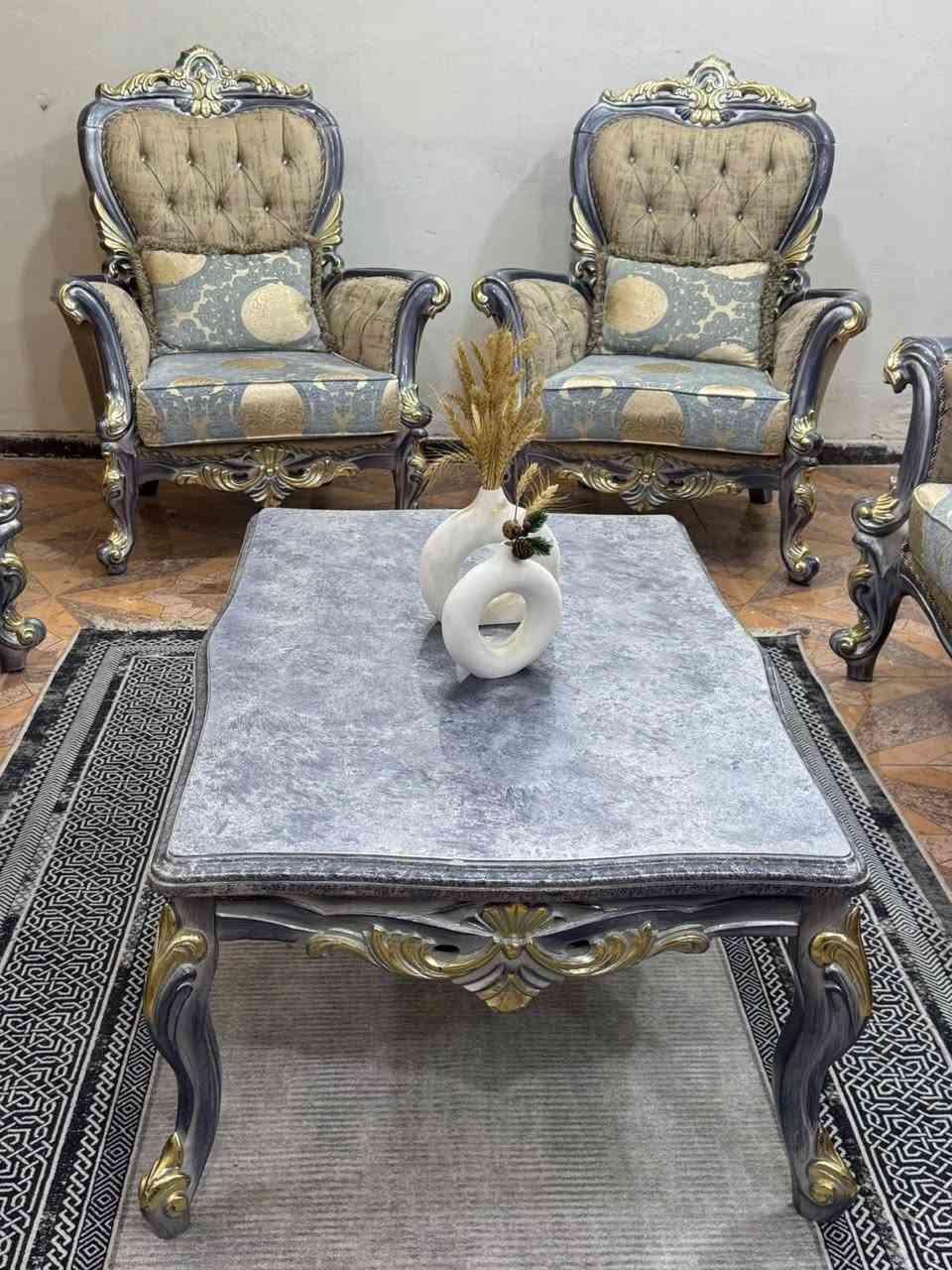 تخم زان ايطالي ١٠ مقعد مع ميز وسطي مع ١٤ كوشة فول نضافه اخو الجديد ***********
