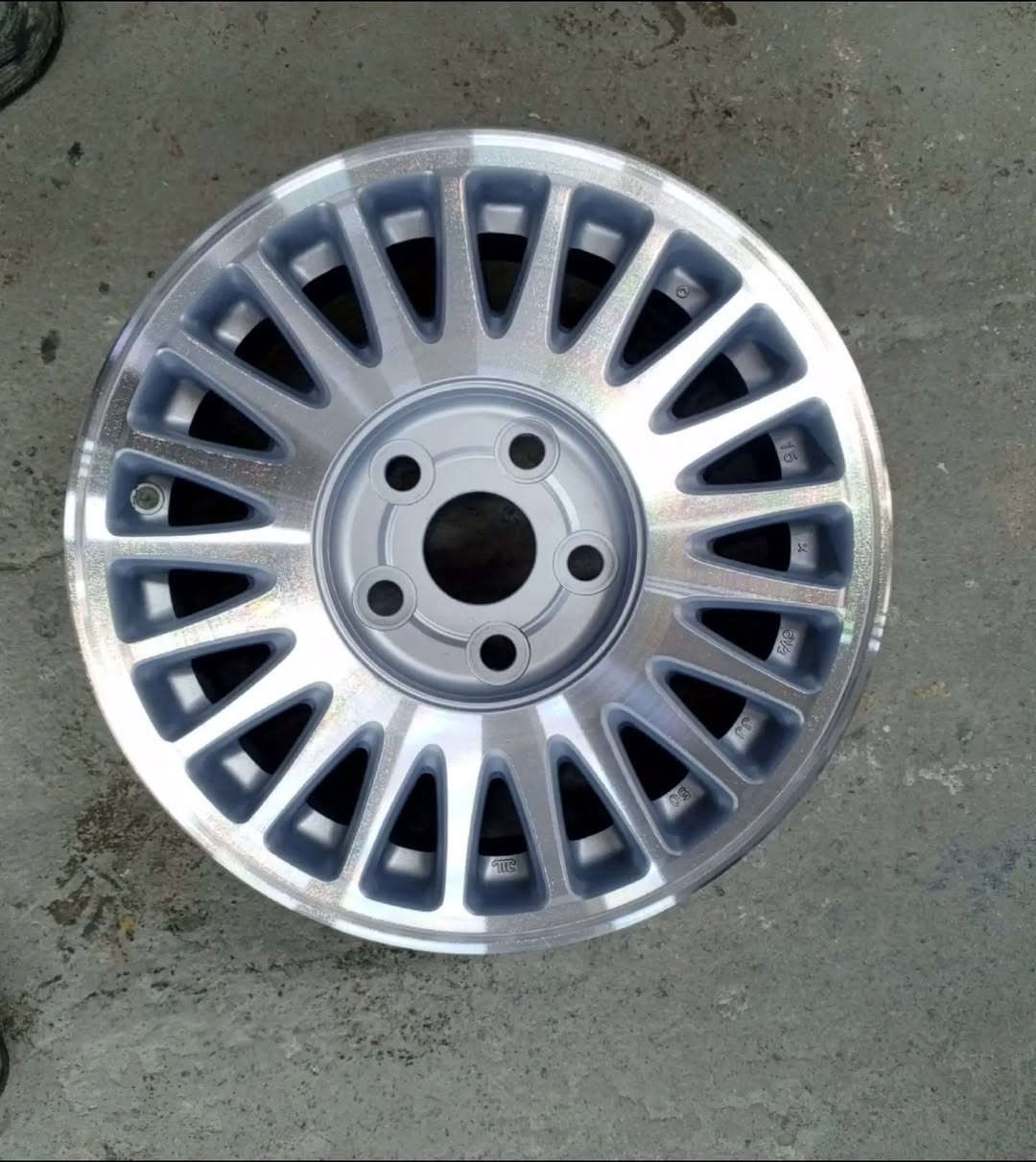 ويل راس الثور فلات للبيع جديد ليزري بدون كبات نصيف 100% وشرط فره عكس مكاني نجف ***********
