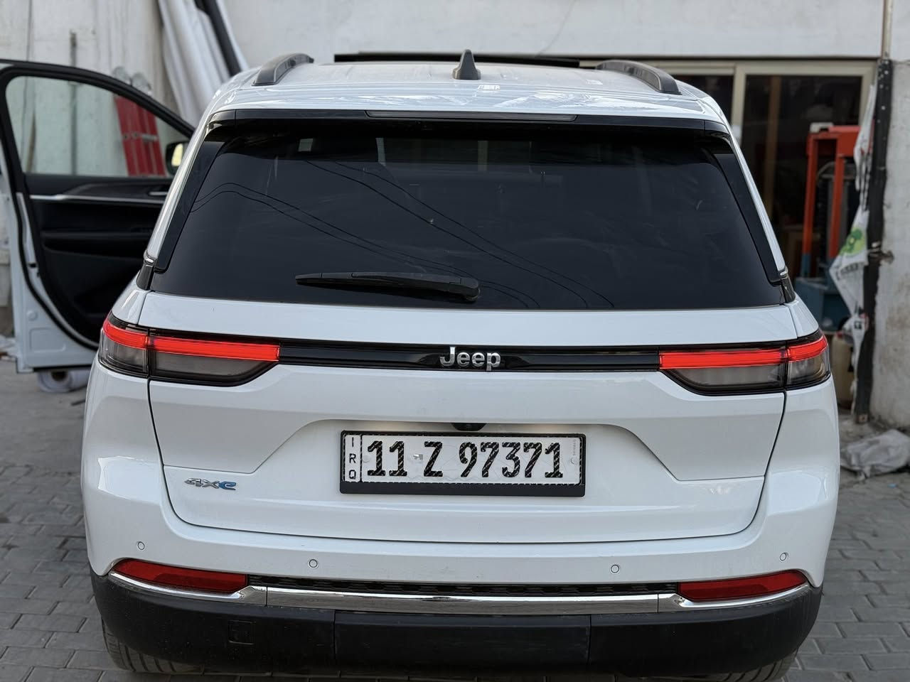 السلام عليكم جيب كراند شيروكي 4XE 2024 وارد امريكي
‏Jeep Grand Cherokee 4Xe 2024 2.0L
حجم المكينه : 2000  تيربو + هايبرد + بلك ان 
المسافة المقطوعة : 33 الف 
الضرر : تقرير سرقه قطع خارجية ورجعن نفسها مال السياره بدون صبغ 
مكفوله من صبغ من الدعاميه للدعاميه 
حالة الايرباك : سليم 
#مواصفاتها
1.شاشتين دشبول وسيط دشبول 
2.بصمه
3. تشغيل عن بعد
4.دمام خلفي
5.كشنات جلد
6.كشن السايق ميمري
7.كشنات كهرباء
8.صندوك كهرباء
9.حساسات خلفيه
10. قطع تبريد 
11.اشاير بالمري
12.رادار امامي
13.رادارات 360
14.ثلاث وضعيات قياده
15. بنوراما فتحتين
16. كير ماوس
17. نظام منحدرات
18. هيترات بالكشنات 
19.ويل كب كروم
20.لايتات لد
21.بكلايت لد
22.كشافات
23.بصمة ابواب
فول مواصفات 1/1 جاهزه مرقم بغداد 
#السعر : 295 مرقم بغداد وبيها مجال بسيط  

رقم الهاتف  ***********
