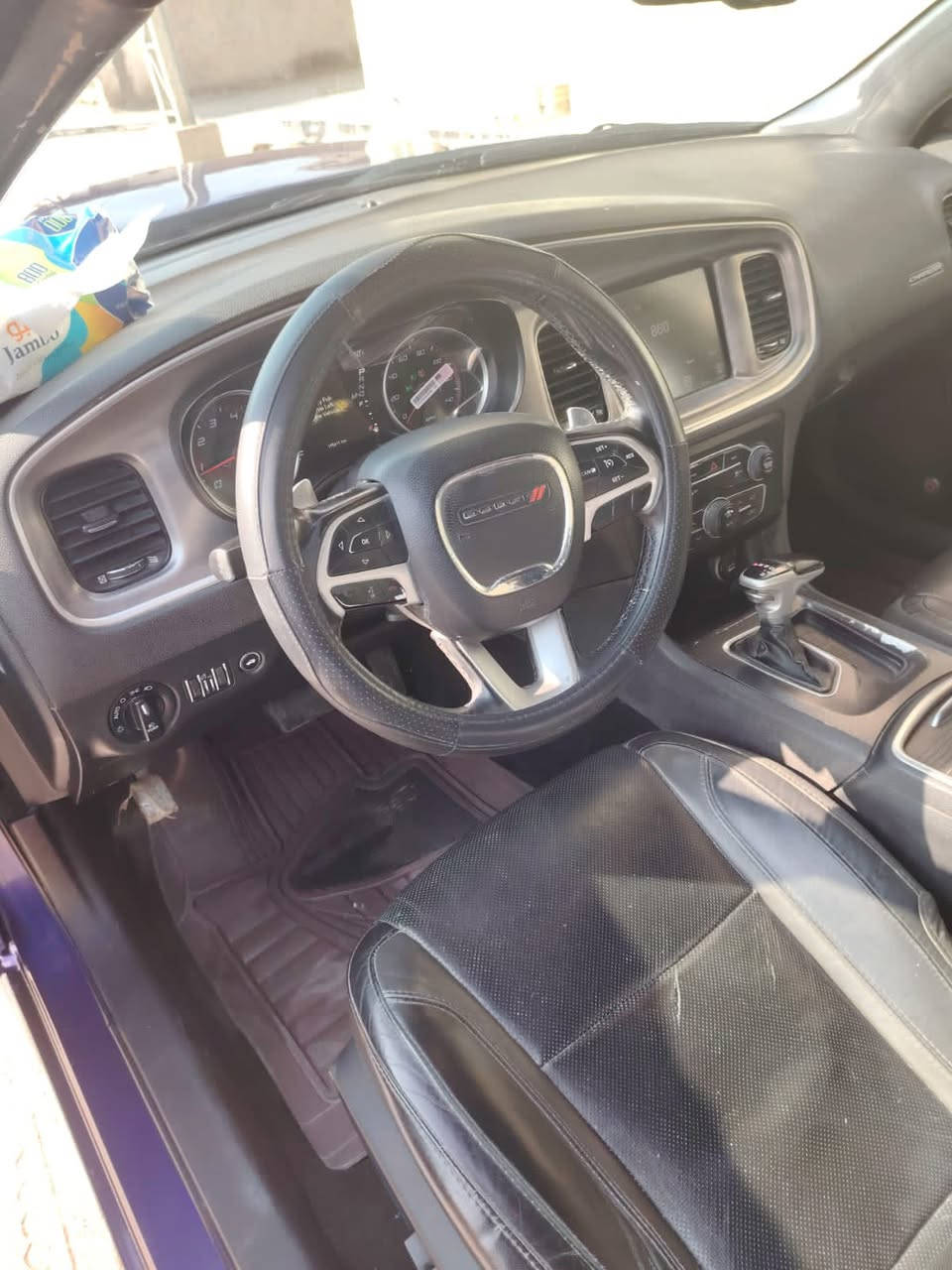 سلام عليكم جارجر للبيع2021
فول مواصفات عدا الفتحه 
ضربتها فقط بالتكمه شبر تقريبا 
مصبوغه صبغ عام 
رقمها نجف 
تحويل ثاني يوم 
سعر ١٥٠ 
***********
