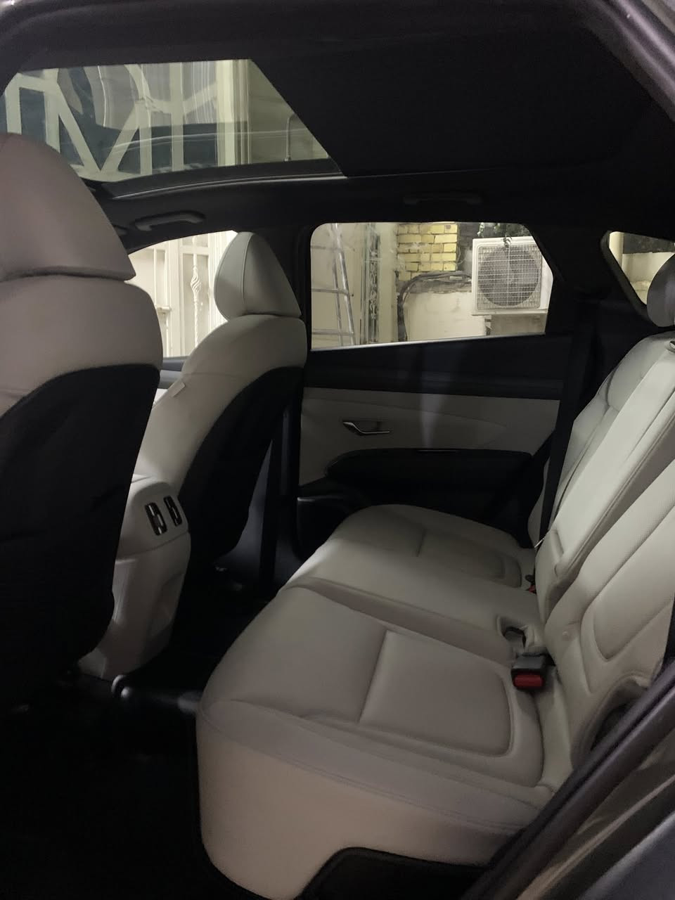 توسان ٢٠٢٥
هايبرد 
فول موصفات اعلى فئه 
بانورما 
جلد 
تحكم كهرباء 
شاشه دجتل
جلد ابيض كهرباء ب الكامل 
بدون صبغ فقط بارد وتكحيل قليل 
ماشيه ٦ الاف 
ايرباكات سليم فقط البردات
 السعر ٢٥٠ وبيه مجال  اي استسفسار ع الخاص 
او الاتصال ب الرقم 
***********
