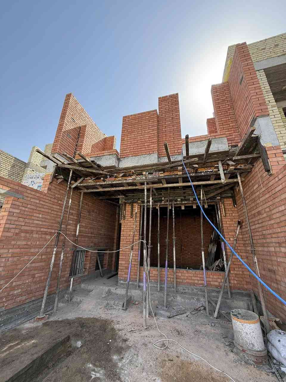 السلام عليكم 
تم على بركة الله 
ختم الطابق الأول
لموقع حي الجامعة (8)
على ارض بمساحة 180م
رقم الهاتف / واتساب 
***********
