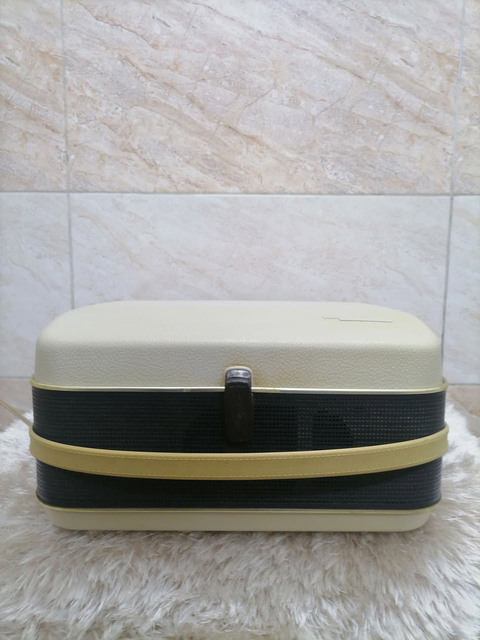 السلام عليكم ورحمة الله وبركاته جبنالكم تحفه فنيه من اندر النوادر مسجل تيب كروندك حجم تيكي ٤٠ اربع اوجوها شرط الشغل شرط النظافه كامل ما بي أي نقص او عيب للبيع السعر خاص مكان موصل يوجد توصيل كافه محافظة العراق وهذا رقمي *********** موجود واتساب علا هذا الرقم
