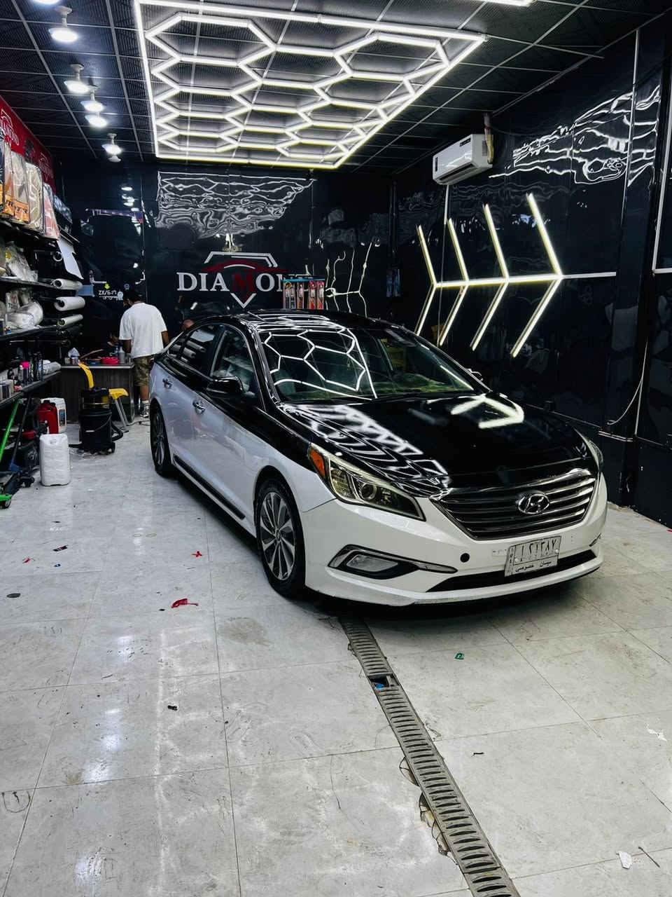 سوناتا مديل ١٦ 
فول مواصفات 
كير ومحرك خير من الله 
تبريد توني مسوي مبدل منضومه كامله 
بيها حادث وره ومرجعينه ومابيها شي السياره 
السعر ١٠٥ 
للتواصل ***********
