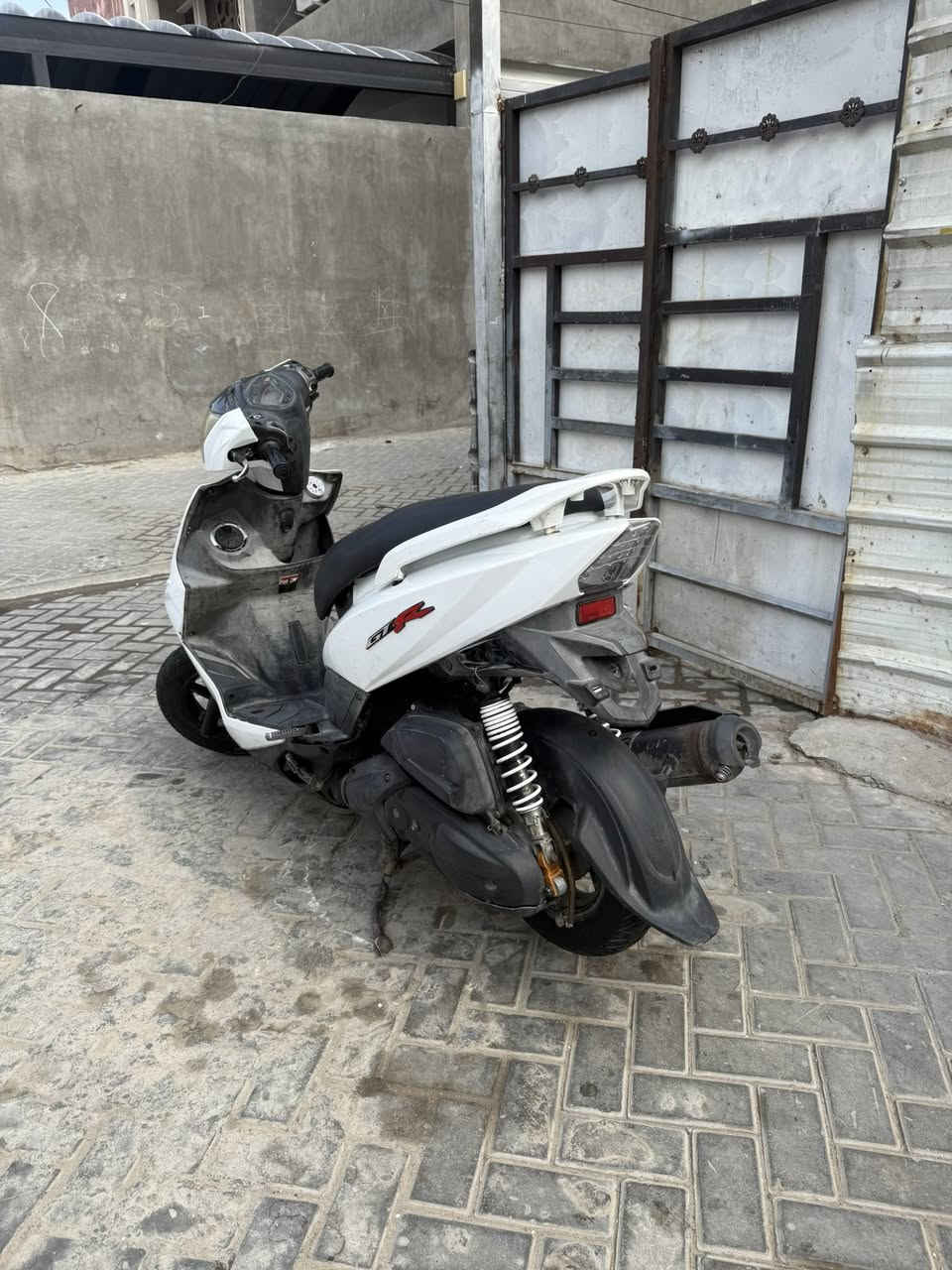 السلام عليكم جيتي ار كامله مكمله مكينه ناعمه كهربائيات كله شغال لايت زنن اصلي كلج امامي رياضي نقصهة بس جامعه اشاره خلفيه وقايش تعبان سعر 700 مكان بغداد مدينه رقم ***********
