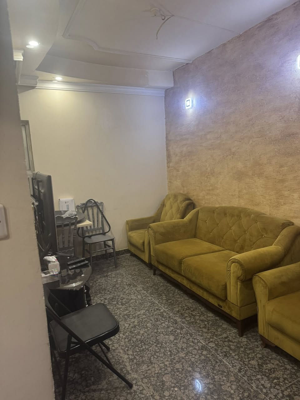 � بيت للبيع في الحي العربي – قرب ساحة اللقاء 🏡

✨ بيت جاهز للسكن فوراً وبوضع ممتاز، مناسب للعائلة أو للاستثمار.

📐 المساحة: ٣٠ متر
📏 الواجهة: ٥ متر
📏 النزال: ٦ متر

💰 السعر: مناسب جداً ومغري

📍 موقع حيوي وقريب من جميع الخدمات.

📲 للتواصل واتساب فقط:
***********
