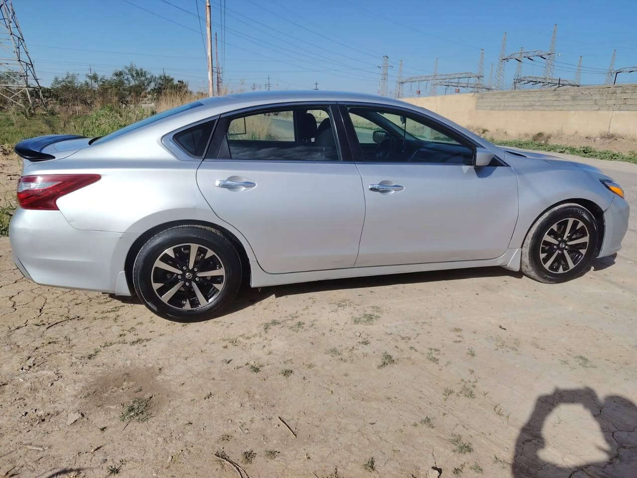 السلام عليكم اخوتي 
للبيع نيسان ألتيما 2018
محرك 2500 اربعة سلندر 
كير محرك مكفول سيارة جاهزة 
رقم شمالي وتفاصيل الضربة ورقم الشاصي موجود بالصور 
اخوان اني مكلف بالنشر هذا رقم صاحب السيارة ***********
