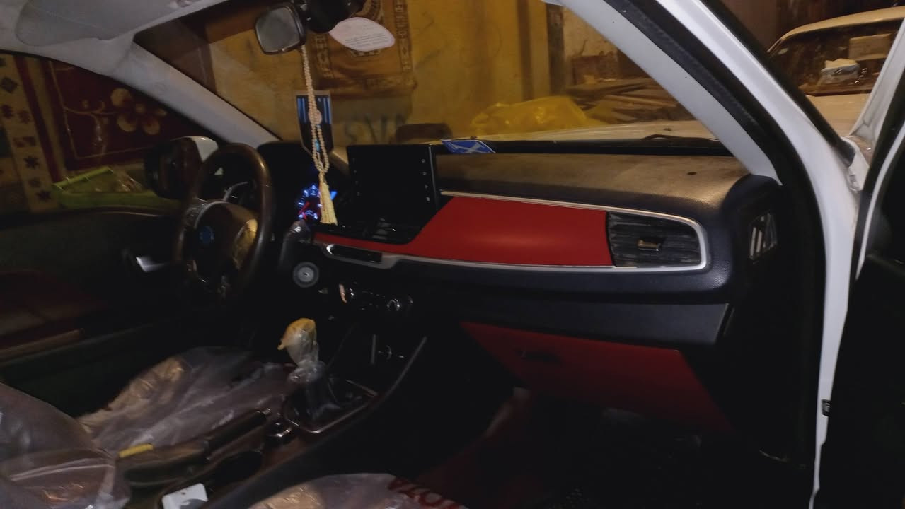 السلام عليكم ورحمة سيارة البيع اسم السيارة كرويتويل موديل 21السيارة بيهة ضربة بلمدكر المامي وبيهة تبخير السعر 70 قفل الرقم ***********
